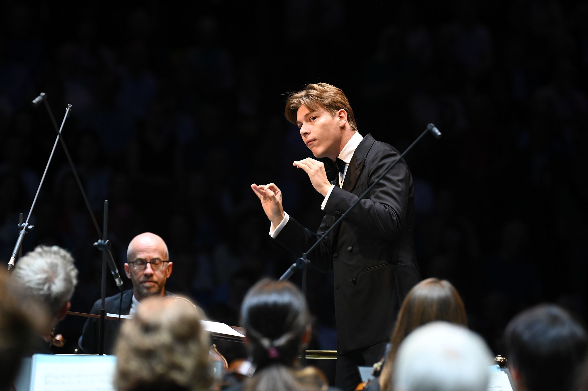 Klaus Mäkelä conducts the Orchestre de Paris &copy; BBC | Chris Christodoulou