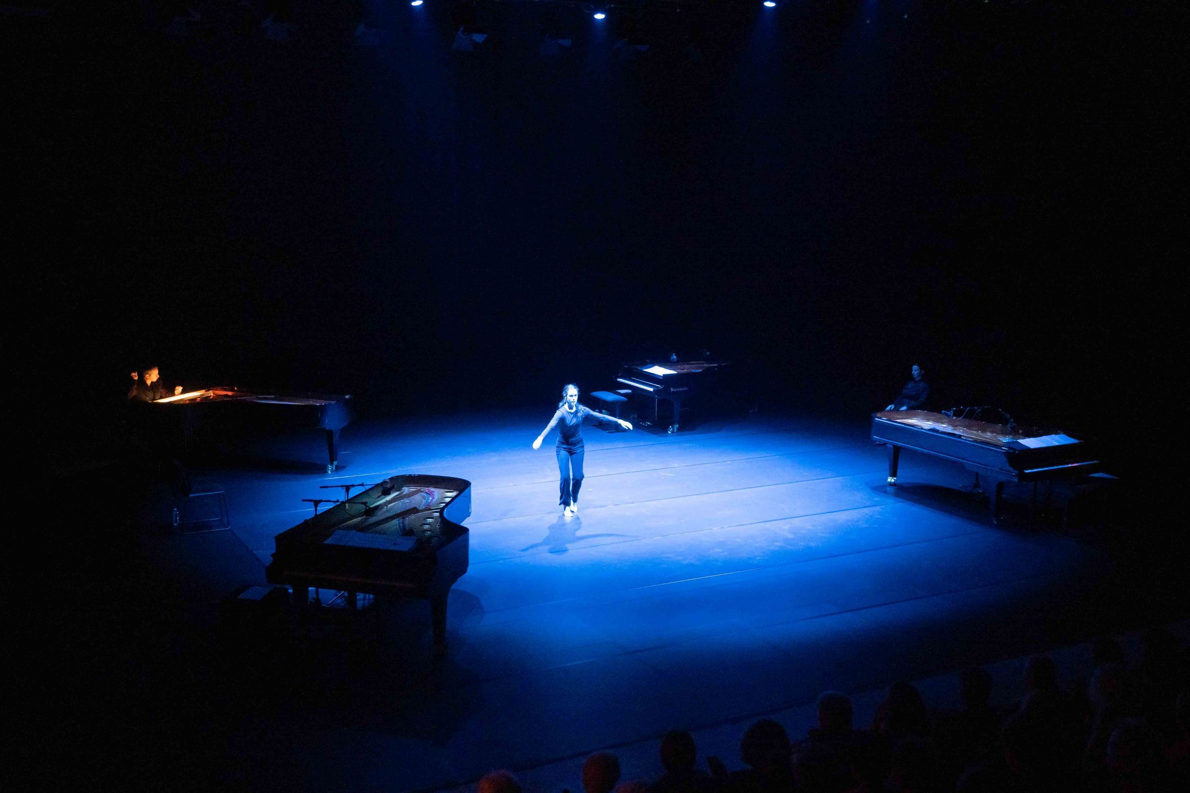 Élodie Sicard in <i>CAGE²</i> &copy; Festival Ravel | Komcebo