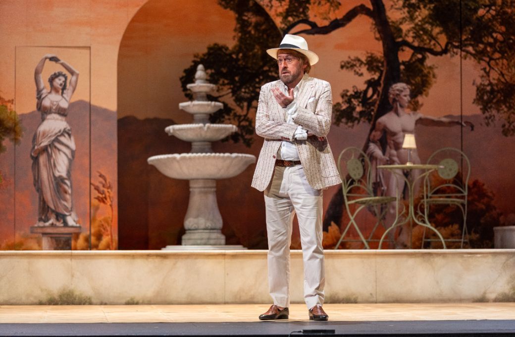 Christopher Hillier (Don Alfonso) &copy; Andrew Beveridge