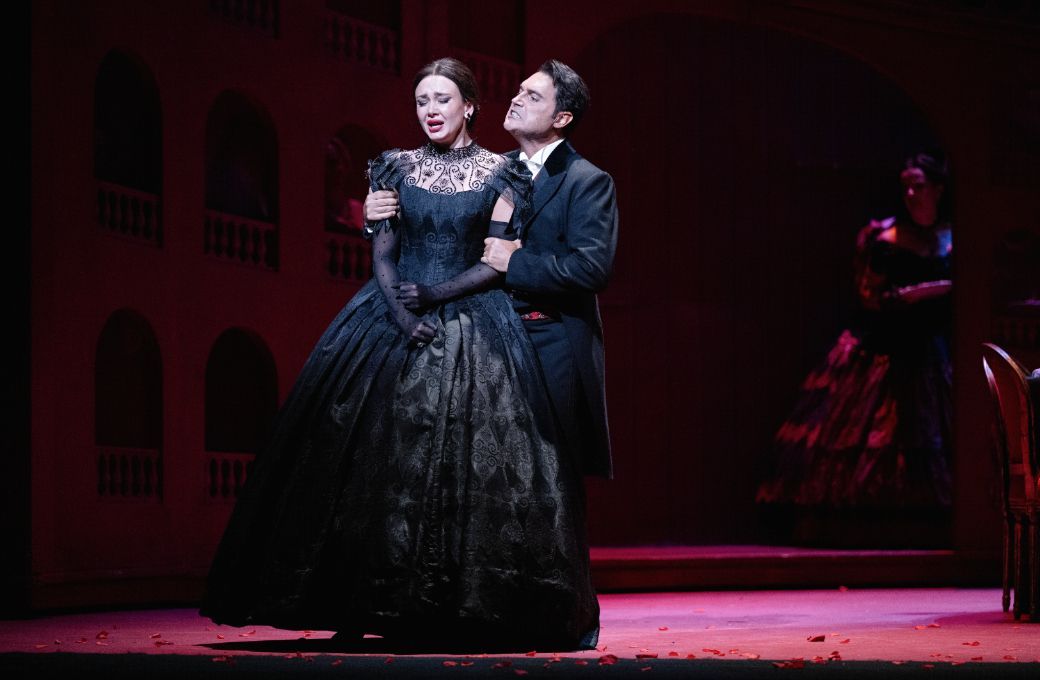 Aida Garifullina (Violetta) and Francesco Demuro (Alfredo) &copy; ROH | Camilla Greenwell