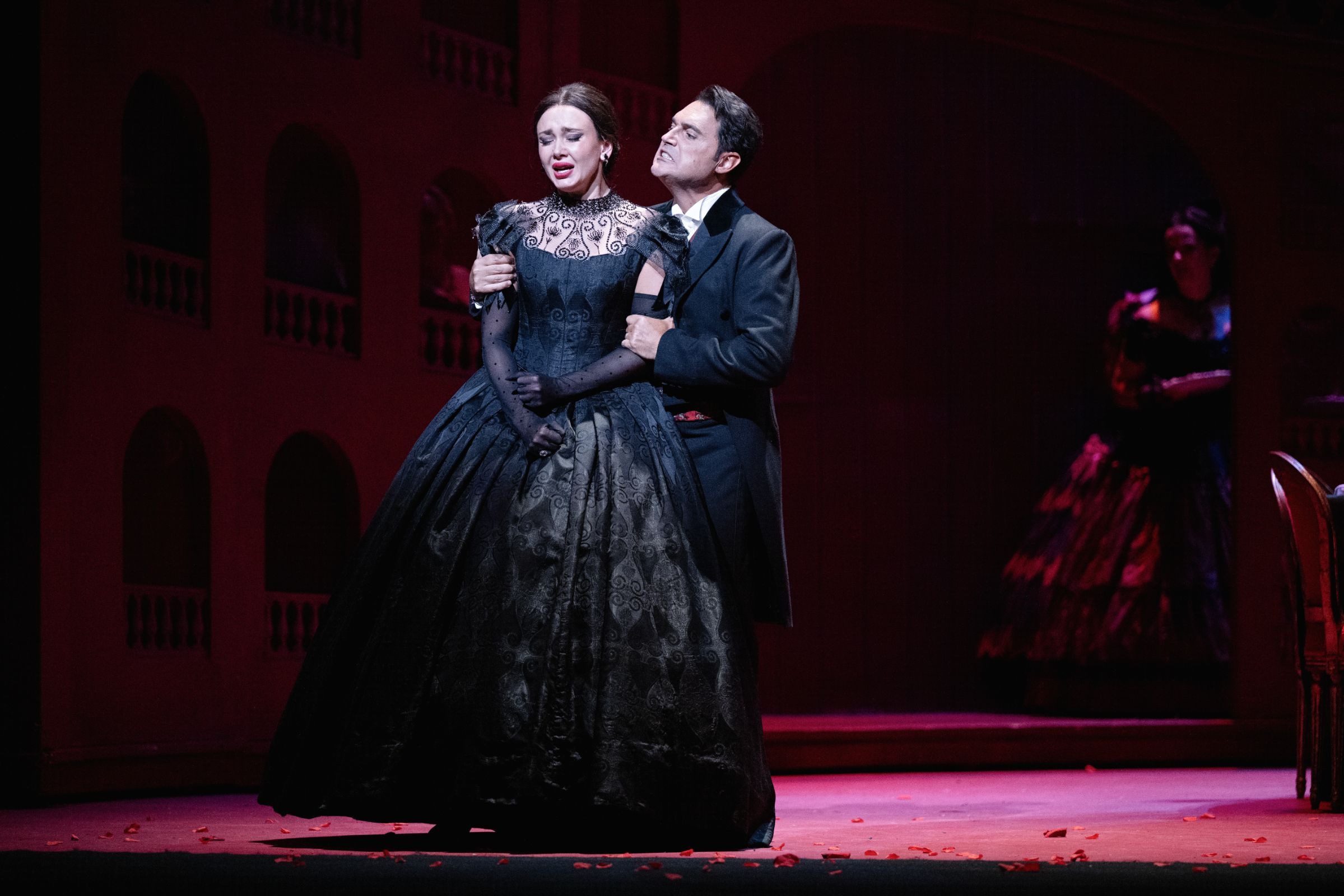 Aida Garifullina (Violetta) and Francesco Demuro (Alfredo) &copy; ROH | Camilla Greenwell