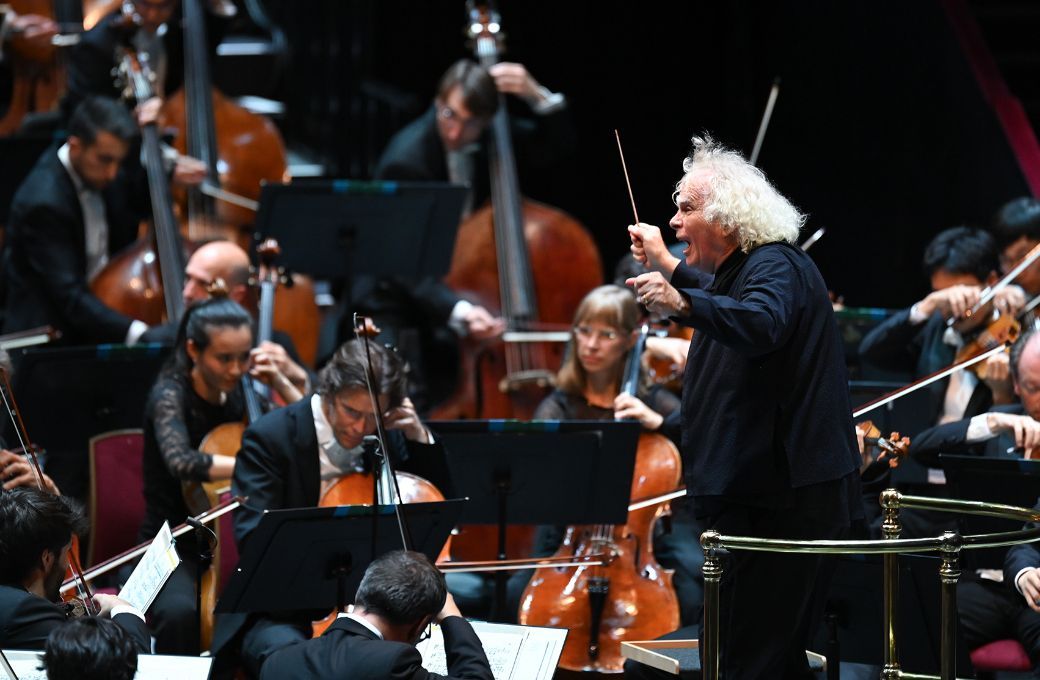 Sir Simon Rattle conducts the Bavarian Radio Symphony Orchestra © BBC | Chris Christodoulou