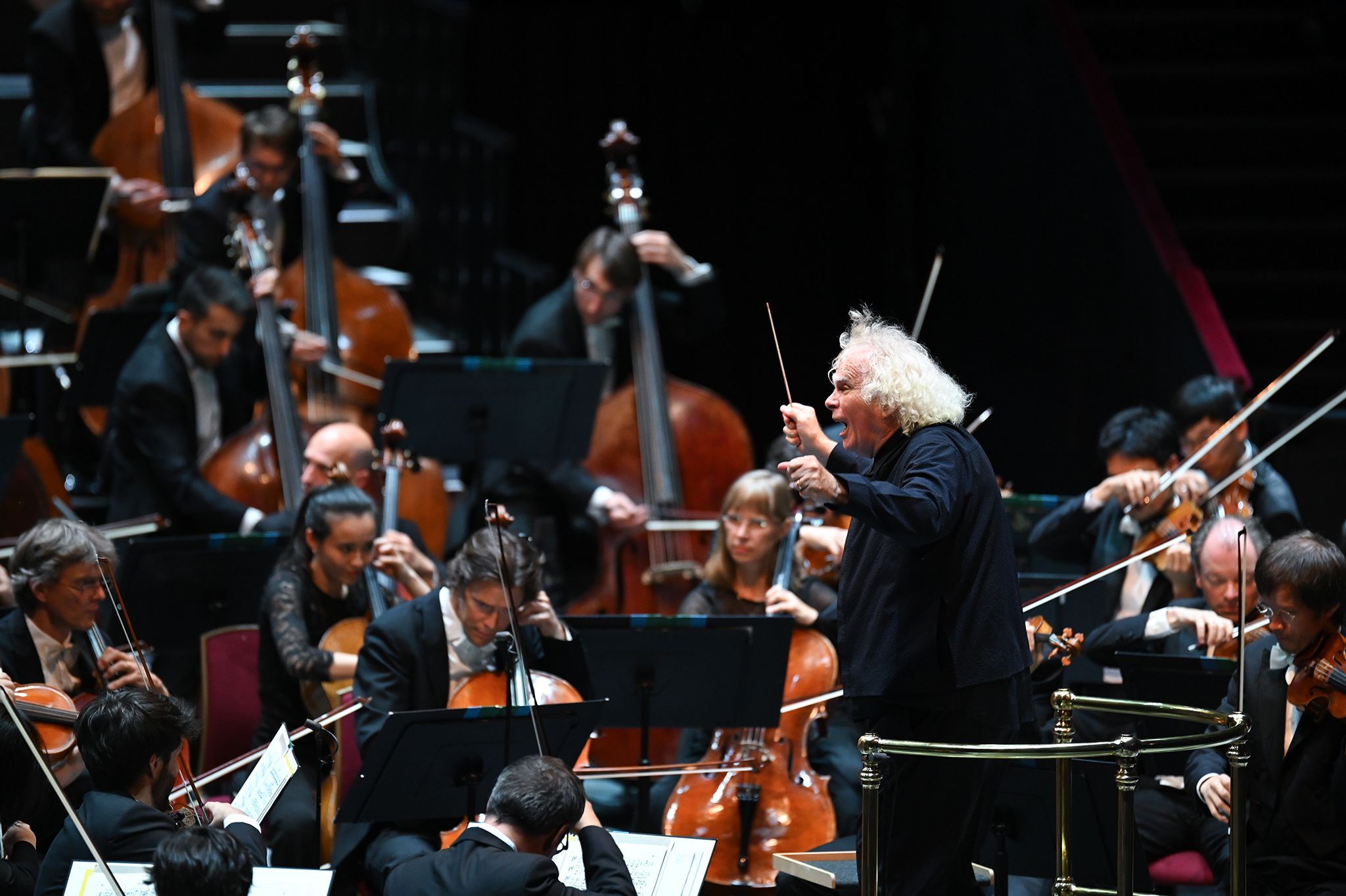 Sir Simon Rattle conducts the Bavarian Radio Symphony Orchestra © BBC | Chris Christodoulou