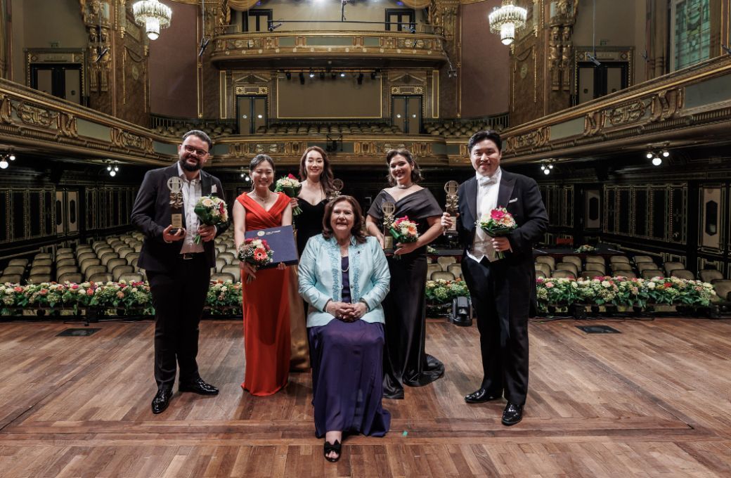 Éva Marton with the five prizewinners © Liszt Academy | László Mudra