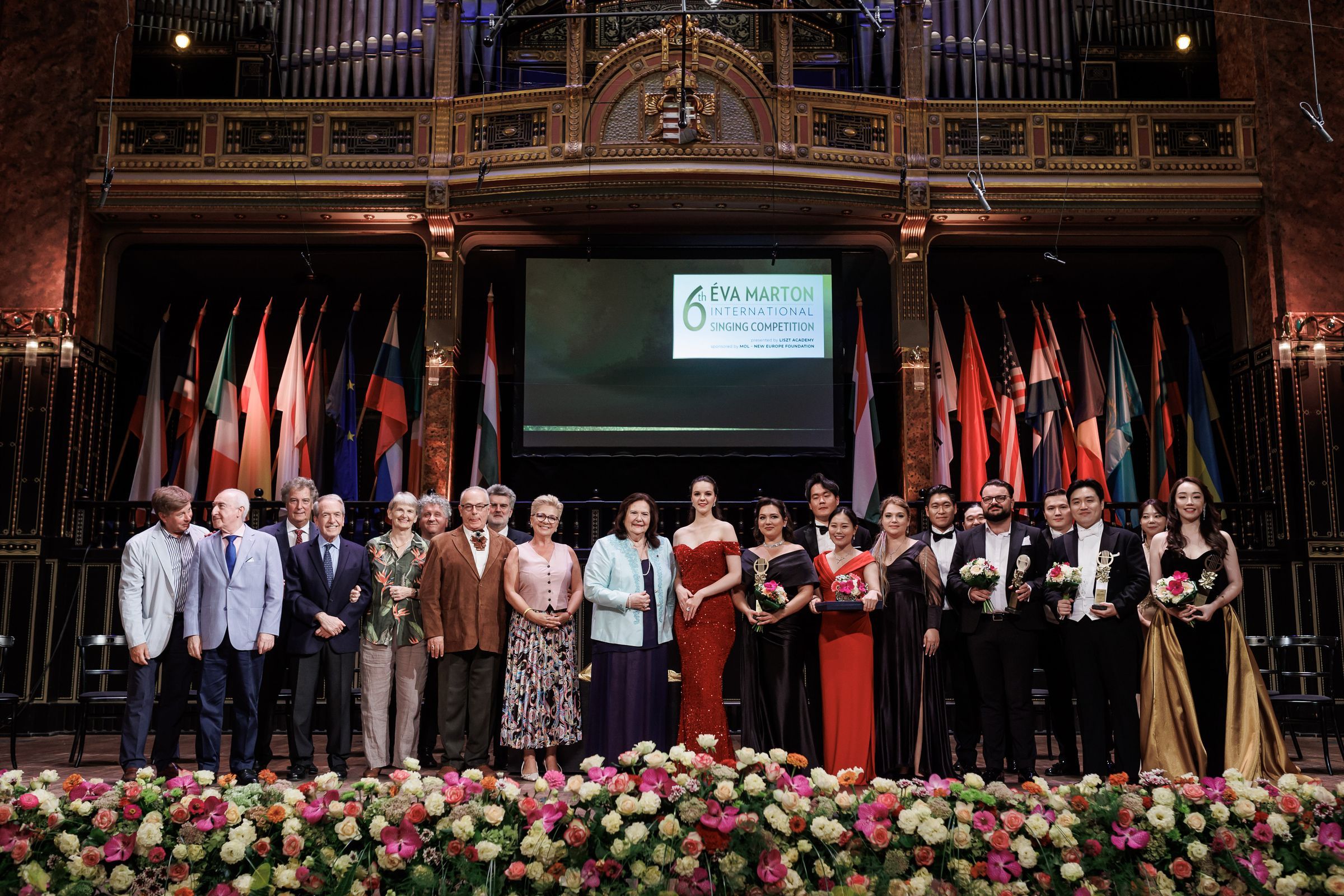 Éva Marton with the prizewinners and competition jurors &copy; Liszt Academy | László Mudra
