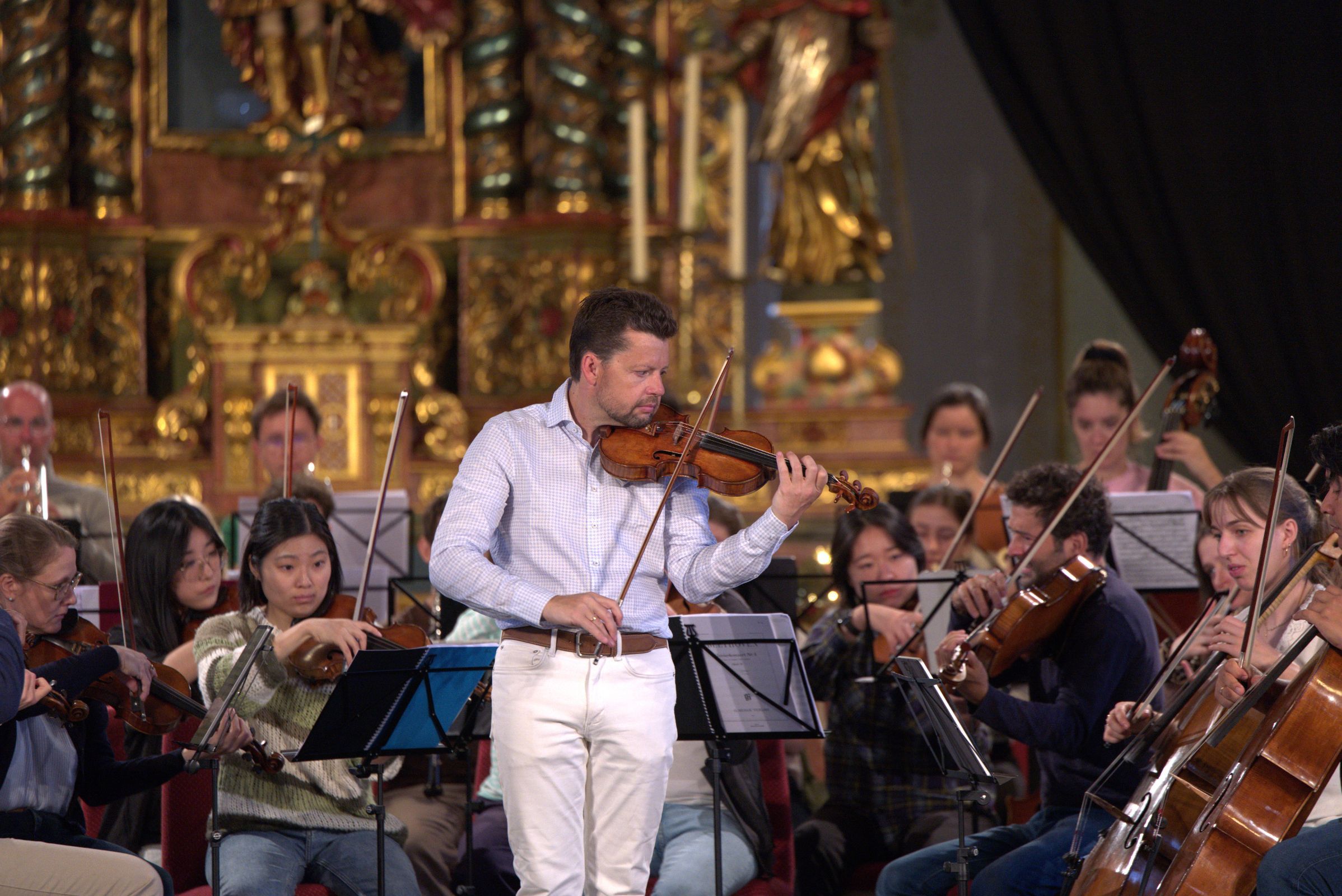 Julian Rachlin et l'Orchestre du Festival de Zermatt © Olivier Verrey
