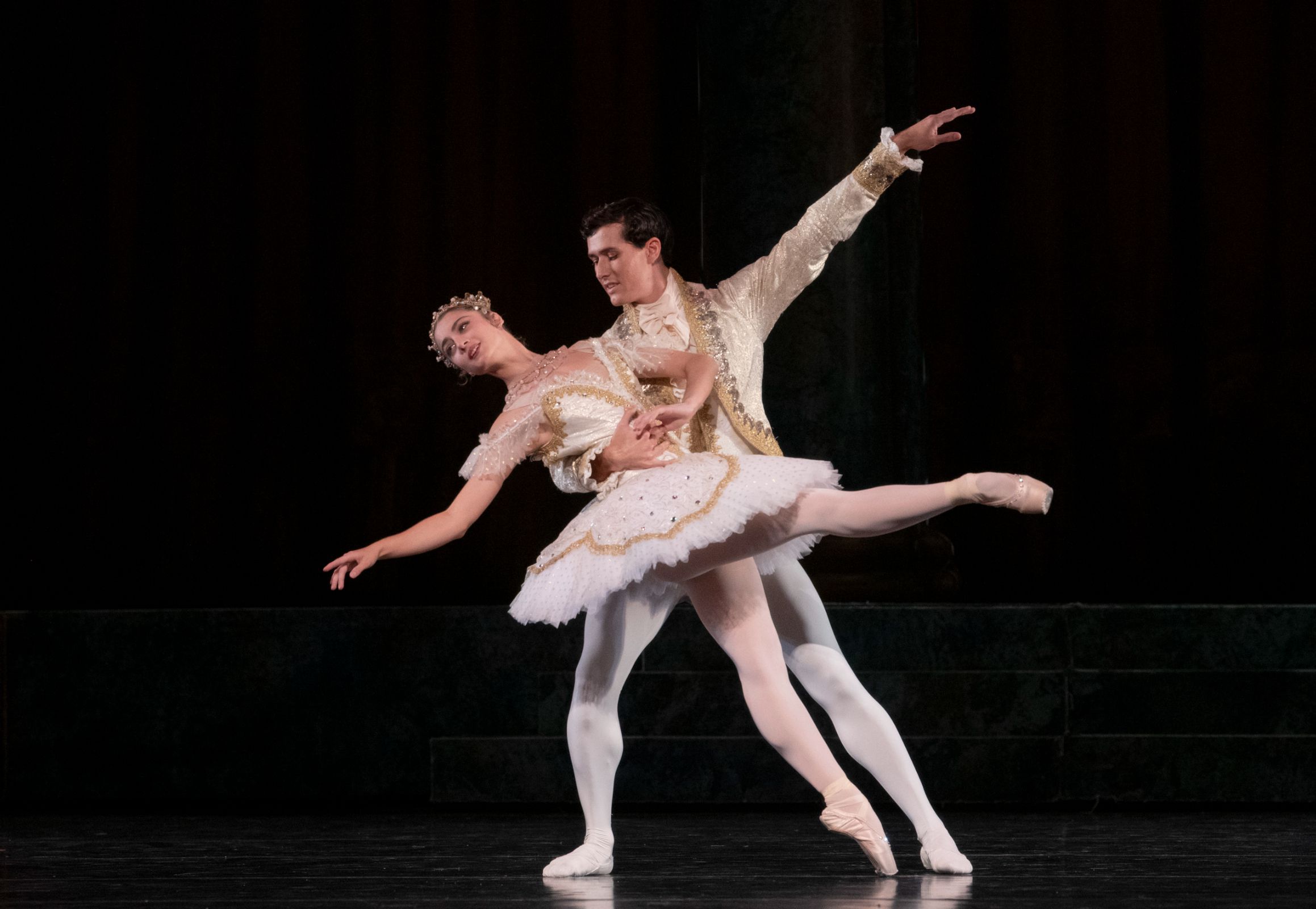 Daniela Cabrera as Cinderella and Alex Cuadros Joglar as the Prince in <i>Cinderella</i> © Erik Berg