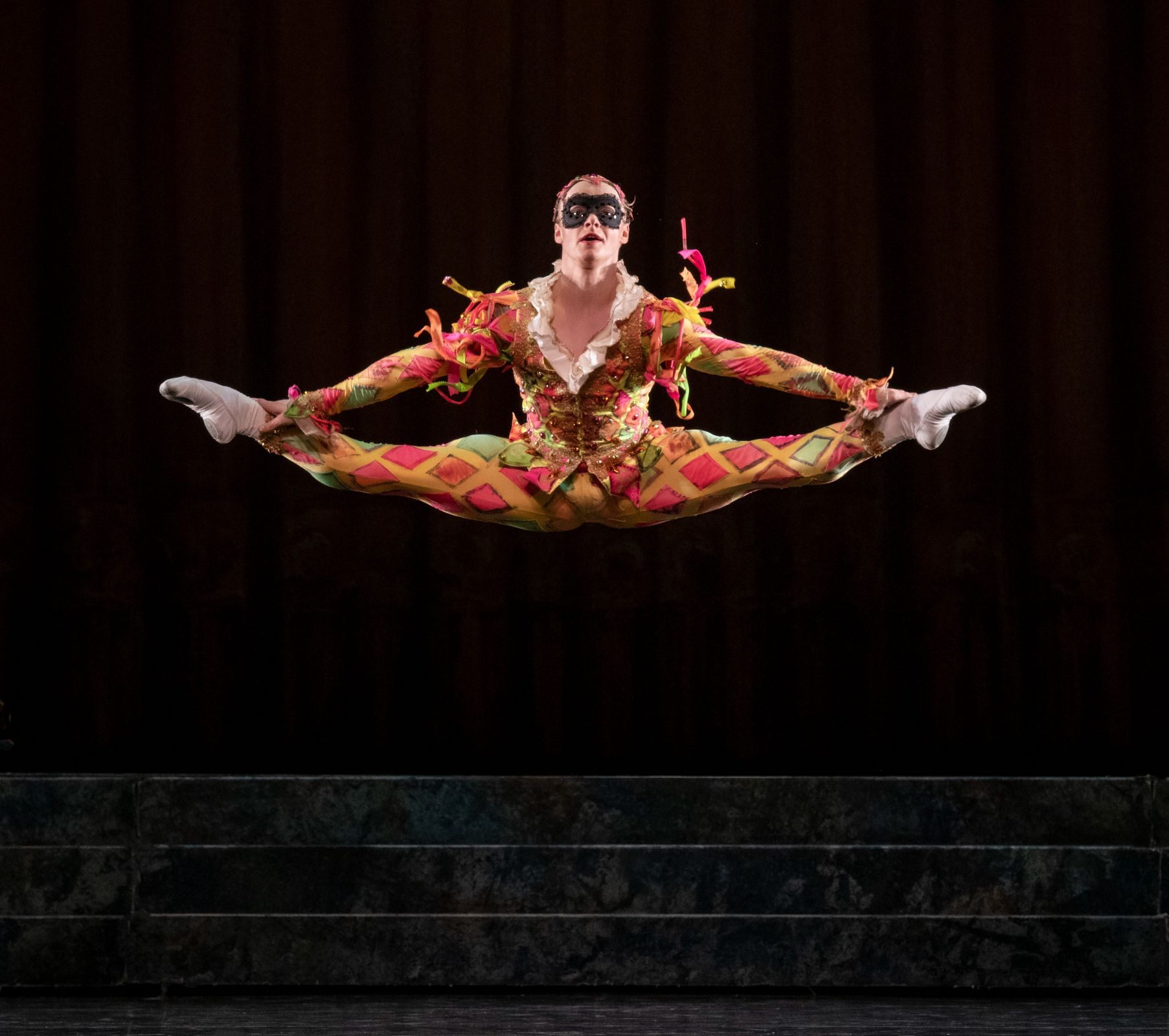 Gabriel Gudim as The Jester in Ben Stevenson's <i>Cinderella</i> © Erik Berg