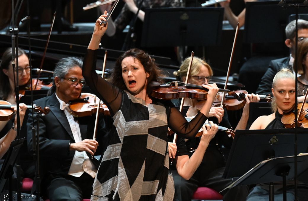 Patricia Kopatchinskaja and the BBC Symphony Orchestra © BBC | Chris Christodoulou