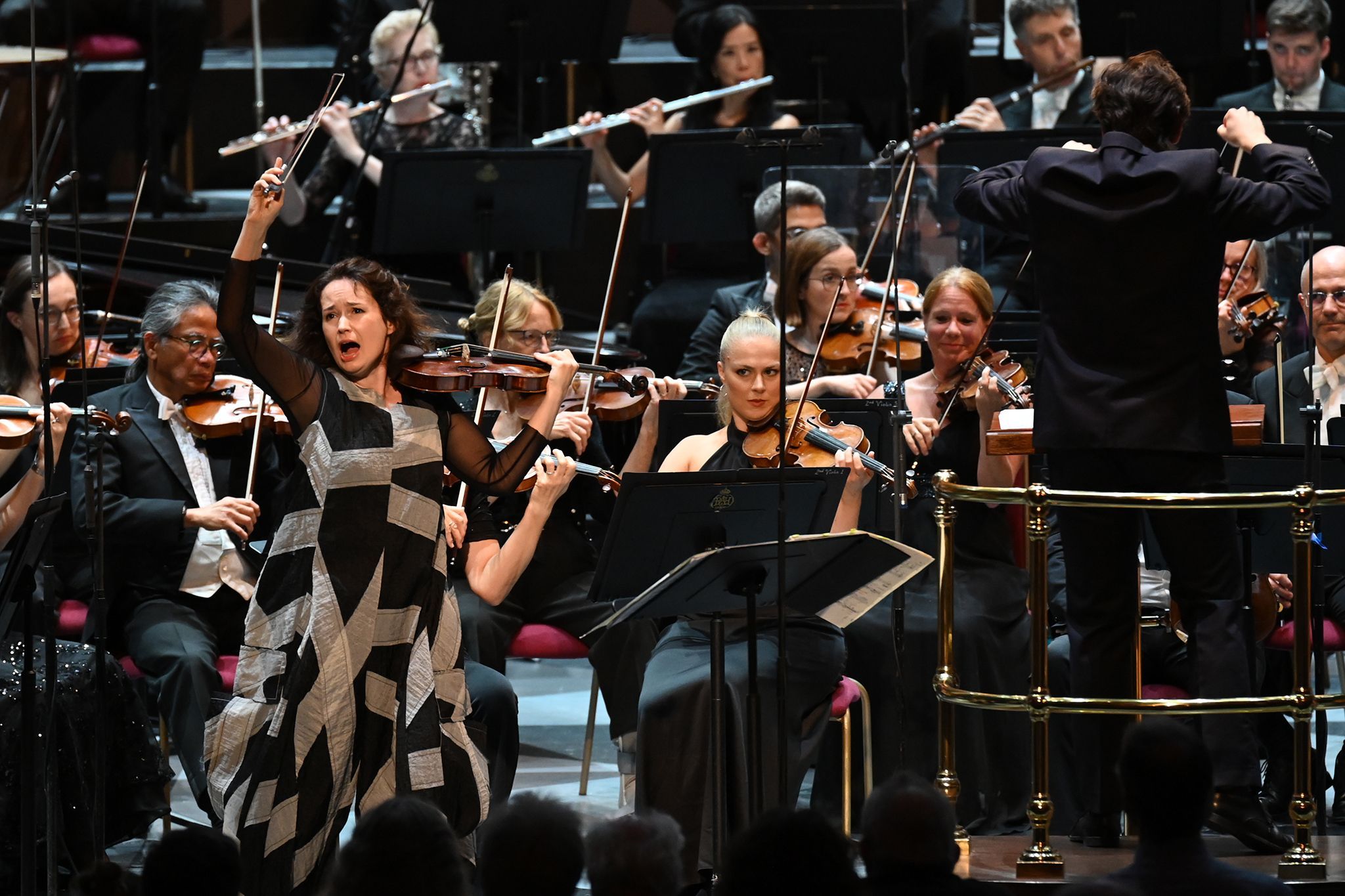 Patricia Kopatchinskaja and the BBC Symphony Orchestra © BBC | Chris Christodoulou