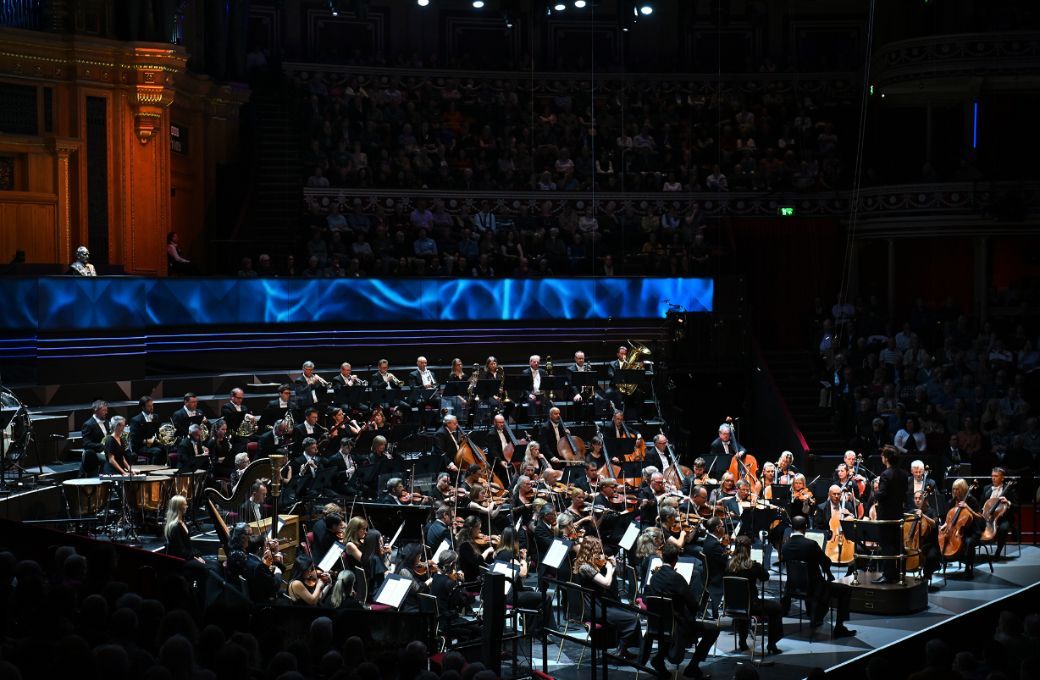 Tarmo Peltokoski conducts the BBC Symphony Orchestra © BBC | Chris Christodoulou