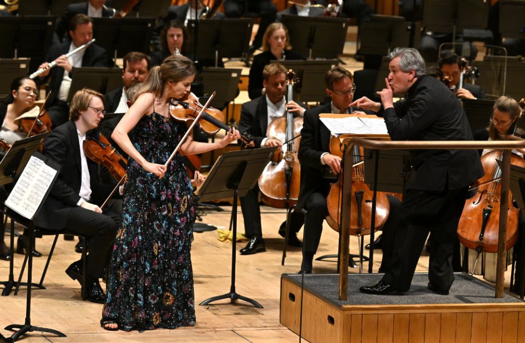 Vilde Frang, Sir Antonio Pappano and the London Symphony Orchestra © LSO | Mark Allan