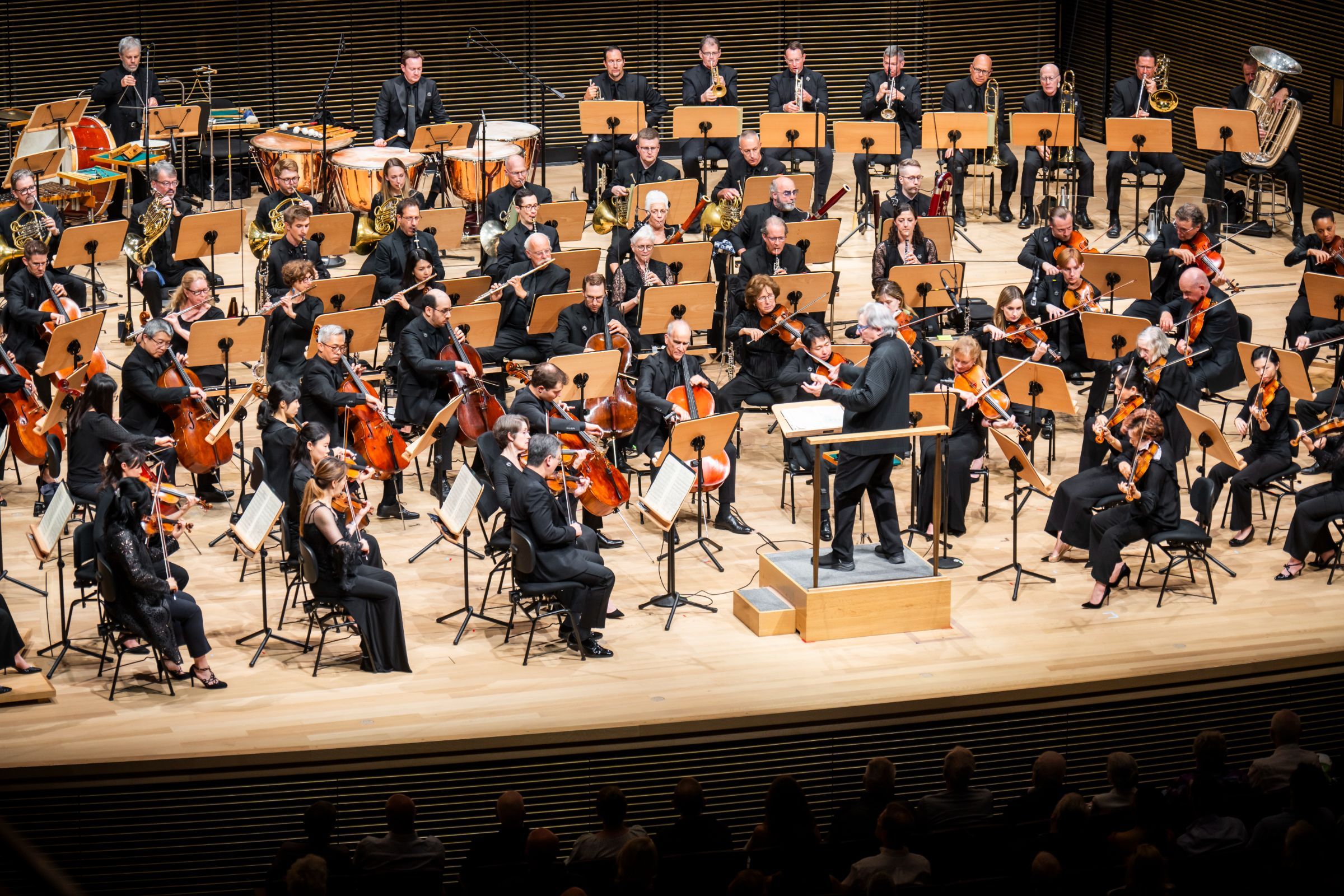 Michael Tilson Thomas conducts the New York Philharmonic &copy; Chris Lee