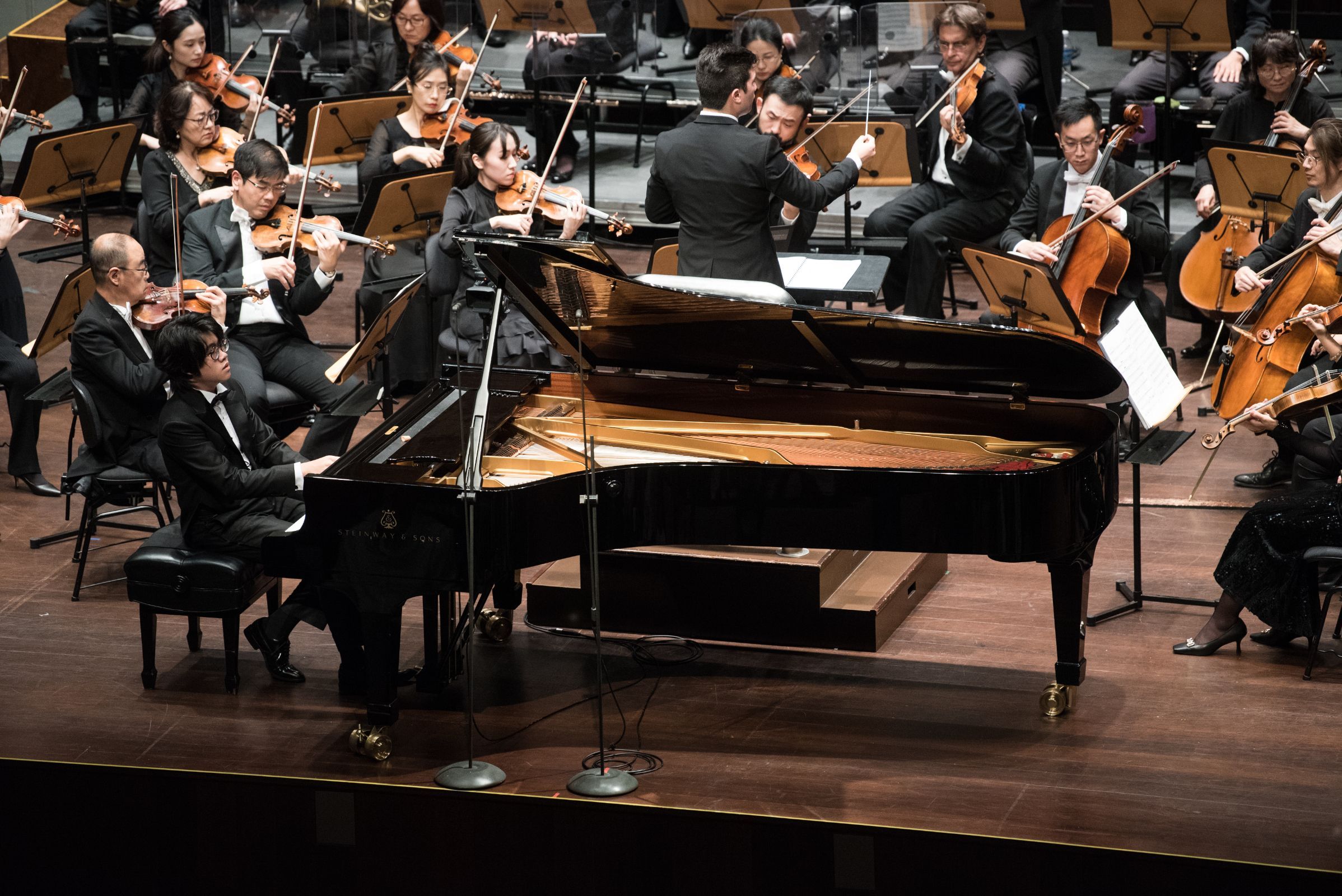 Toby Tan, Rodolfo Barráez and the Singapore Symphony Orchestra &copy; Jack Yam | Singapore Symphony Orchestra