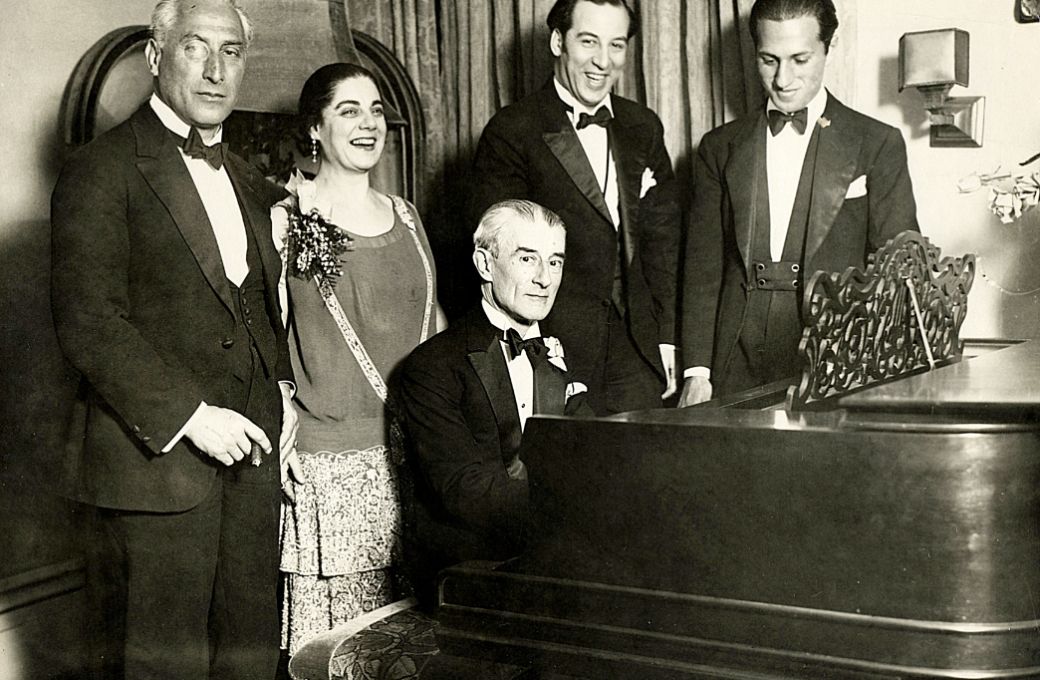 Birthday party for Maurice Ravel in New York, 1928. Ravel at the piano; George Gershwin far right © Public domain