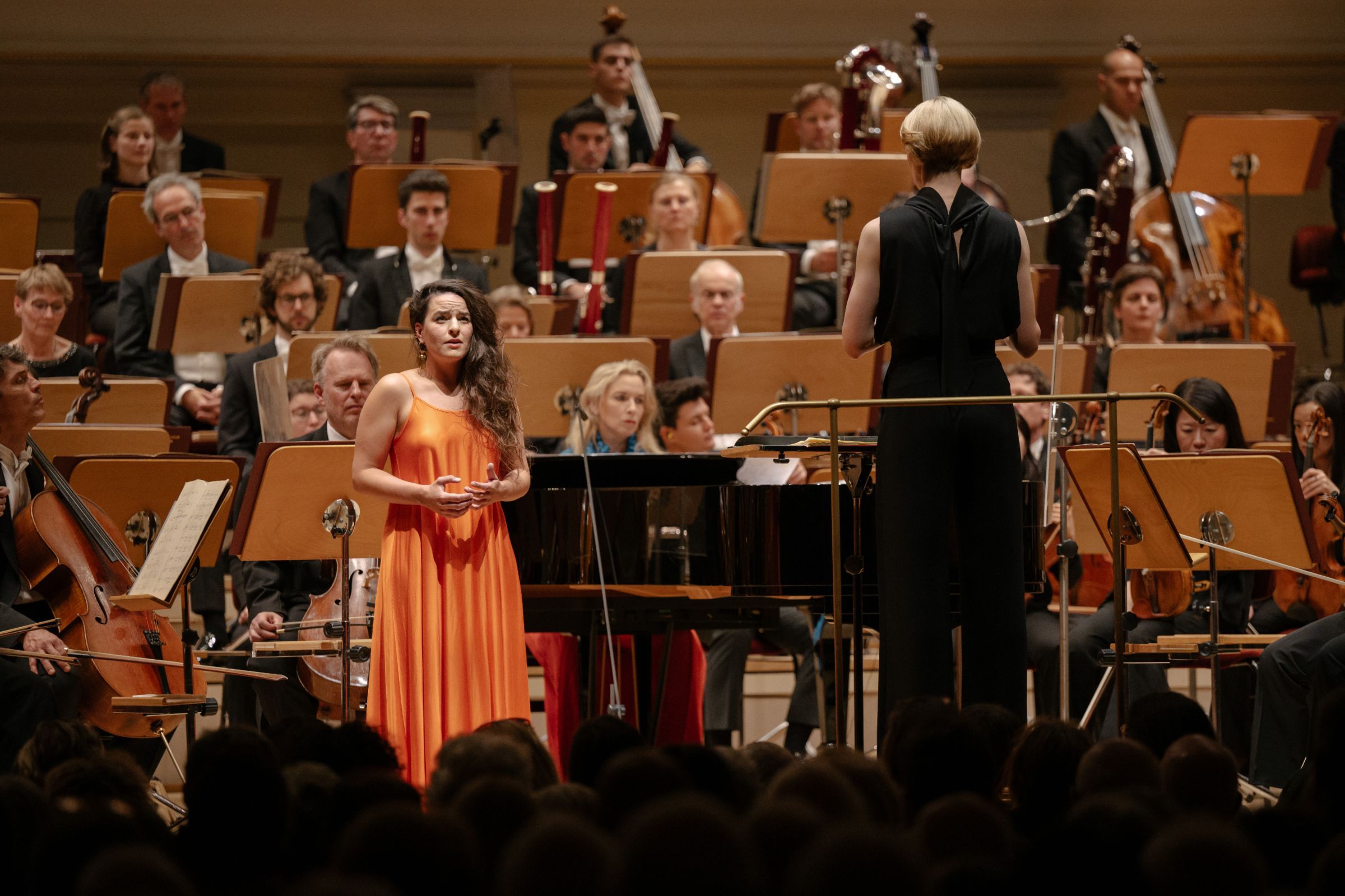 Sarah Aristidou, Joana Mallwitz and the Konzerthausorchester Berlin &copy; Simon Pauly