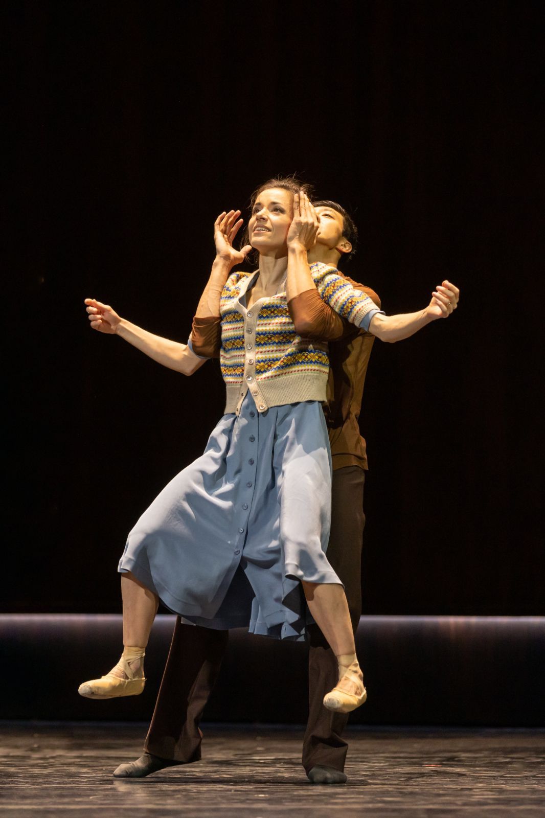 Giulia Tonelli as The cellist and Wei Chen as The instrument in Cathy Marston's <i>The Cellist</i> &copy; Gregory Batardon