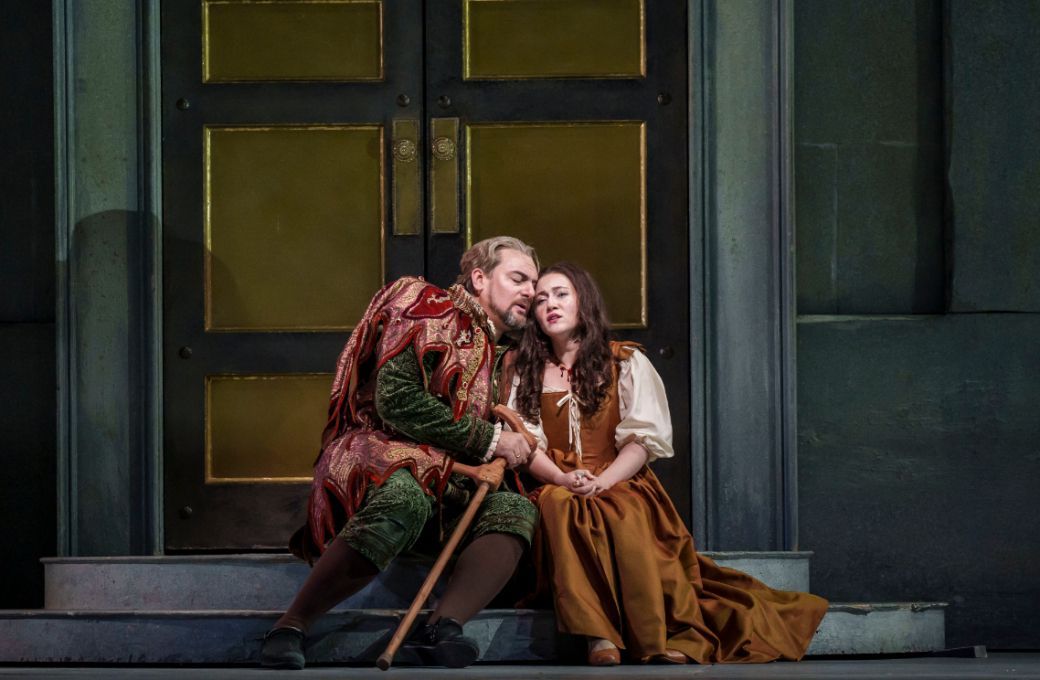 Igor Golovatenko (Rigoletto) and Man&eacute; Galoyan (Gilda) &copy; Todd Rosenberg