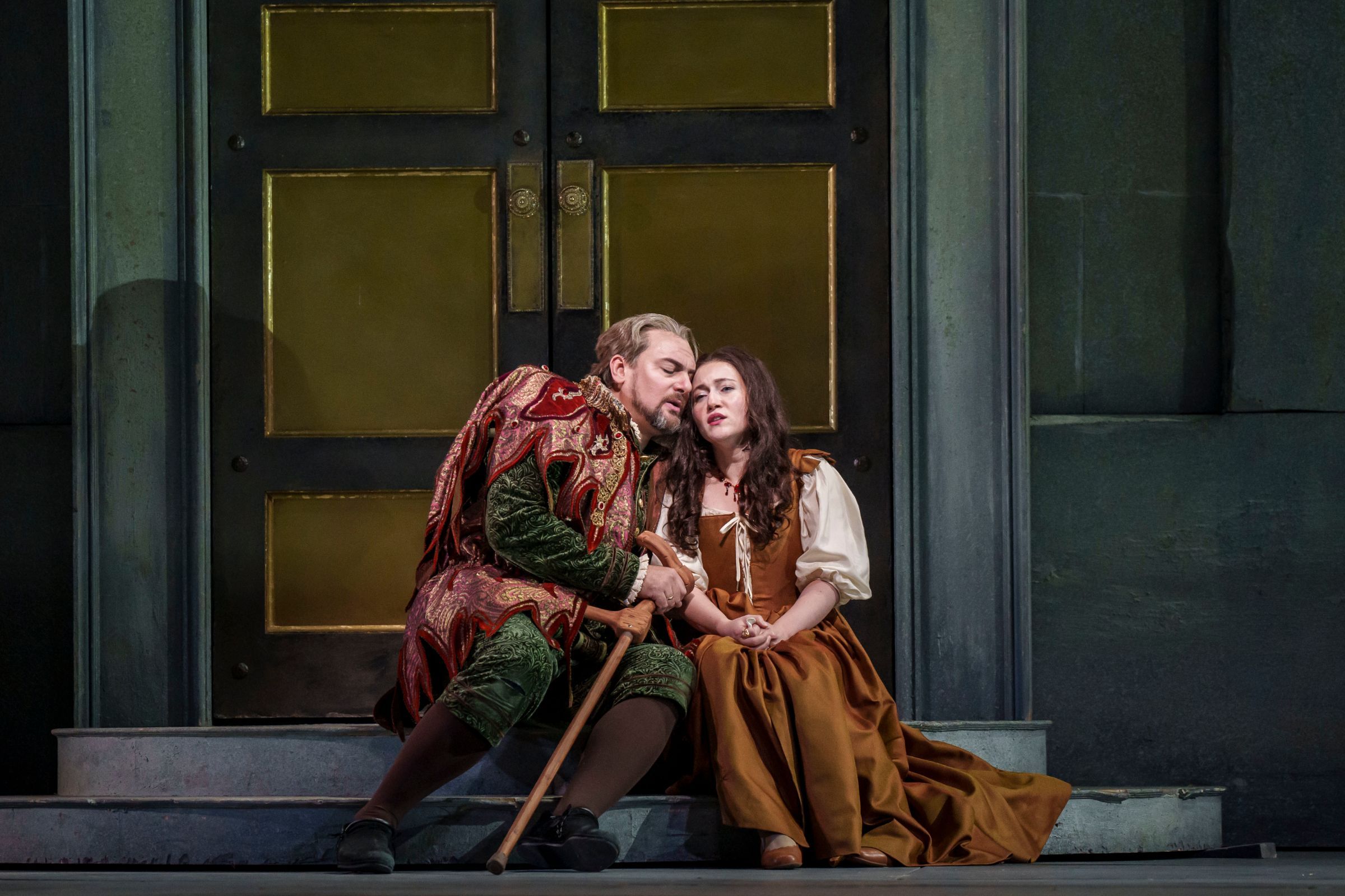Igor Golovatenko (Rigoletto) and Mané Galoyan (Gilda) &copy; Todd Rosenberg