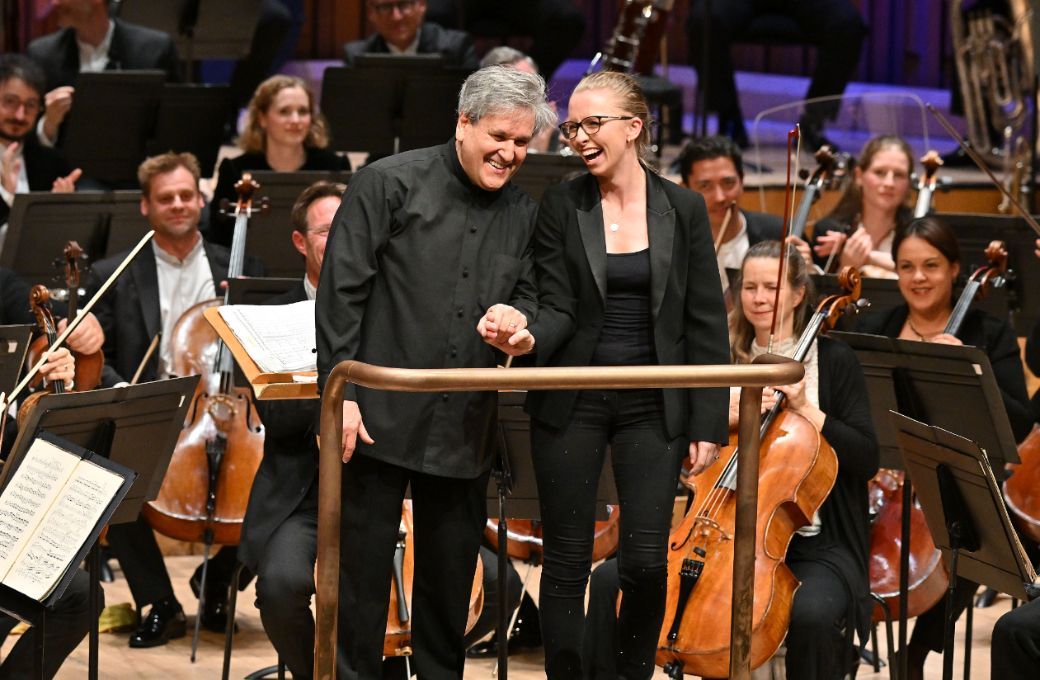 Sir Antonio Pappano and Anna Lapwood with the London Symphony Orchestra &copy; LSO | Mark Allan