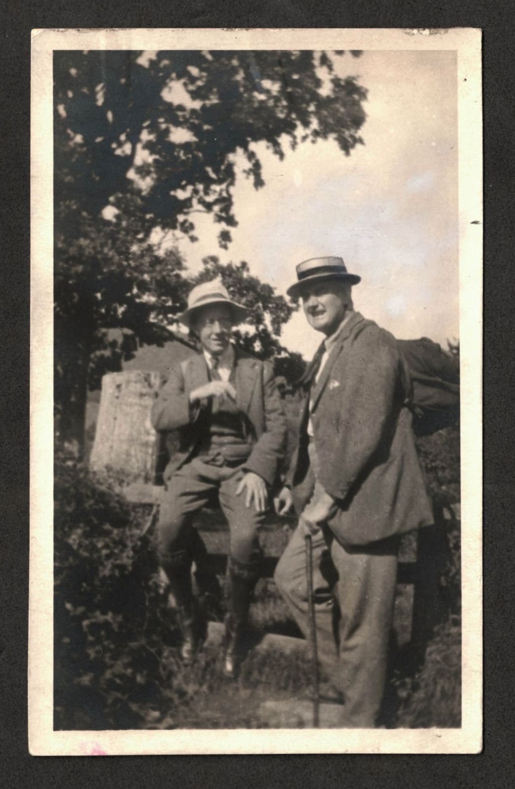 Gustav Holst and Ralph Vaughan Williams walking in the Malvern Hills, 1921 © Public domain