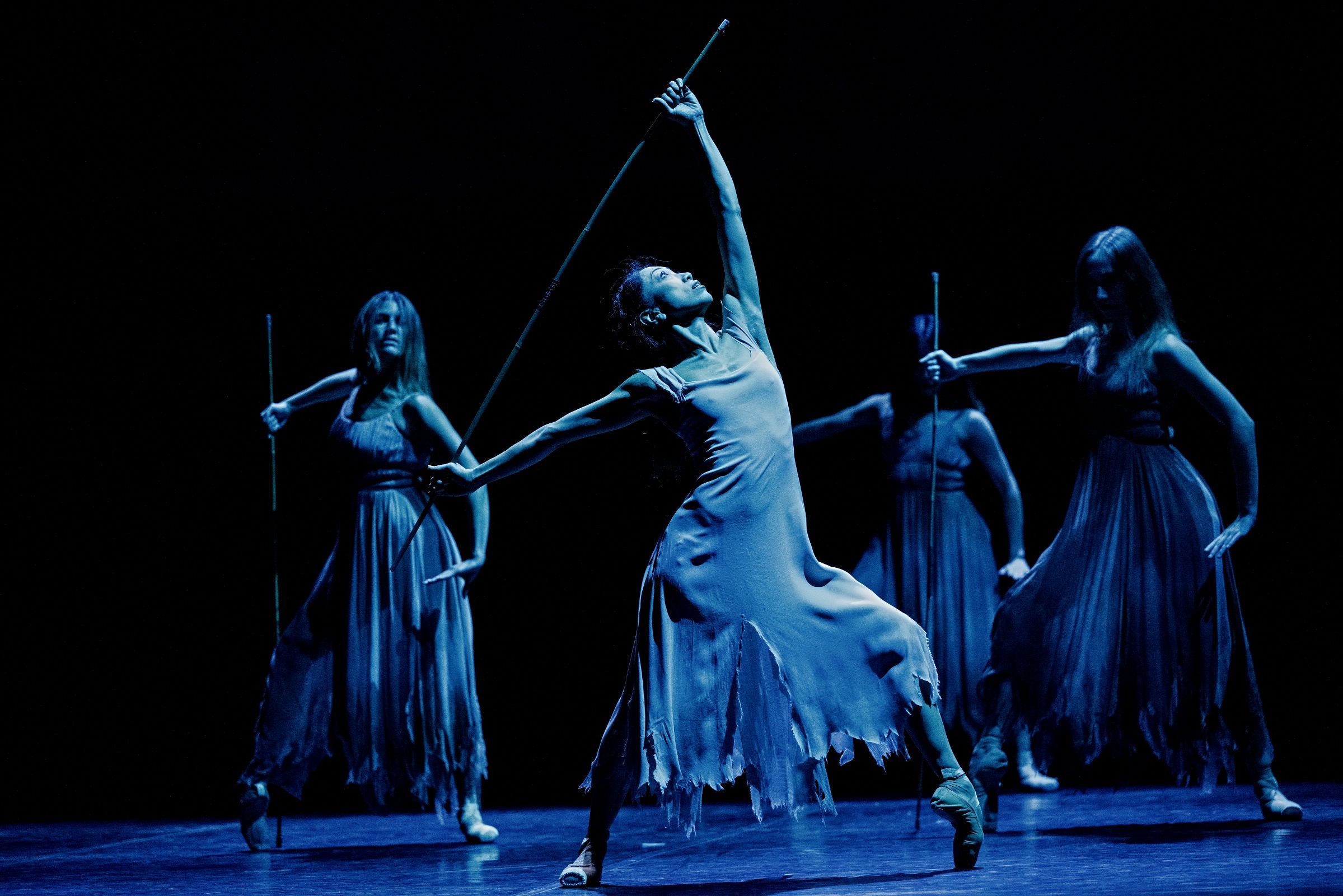 Erina Takahashi as Giselle in Akram Khan's <i>Giselle</i> © Camilla Greenwell