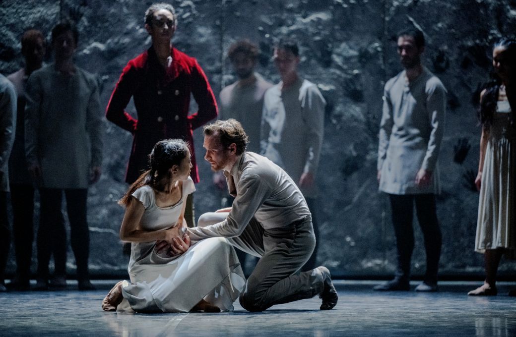 Erina Takahashi as Giselle and James Streeter as Albrecht in Akram Khan's <i>Giselle</i> © Camilla Greenwell