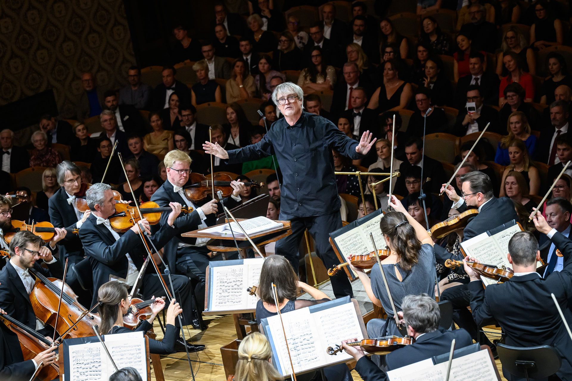 Ingo Metzmacher conducts the Czech Philharmonic © Petra Hajská
