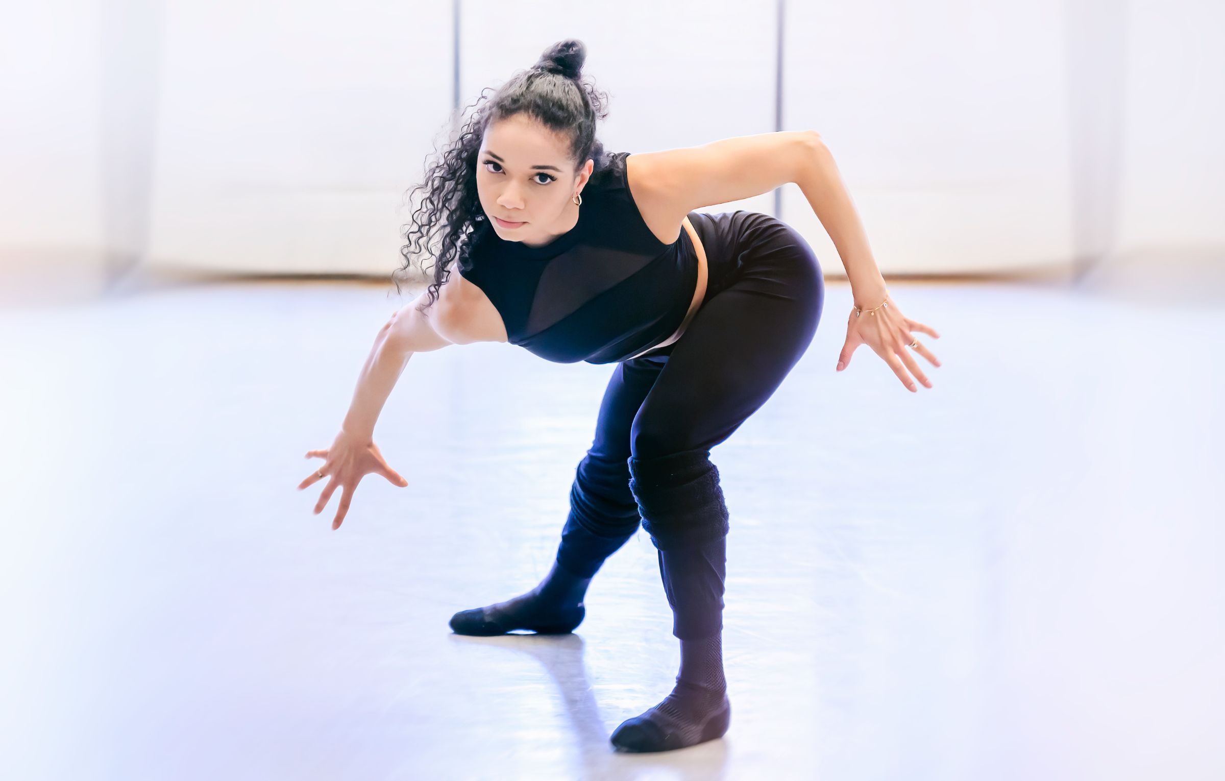 Céline Gittens, Birmingham Royal Ballet, rehearsing Arielle Smith’s section of <i>Luna</i> © Katja Ogrin