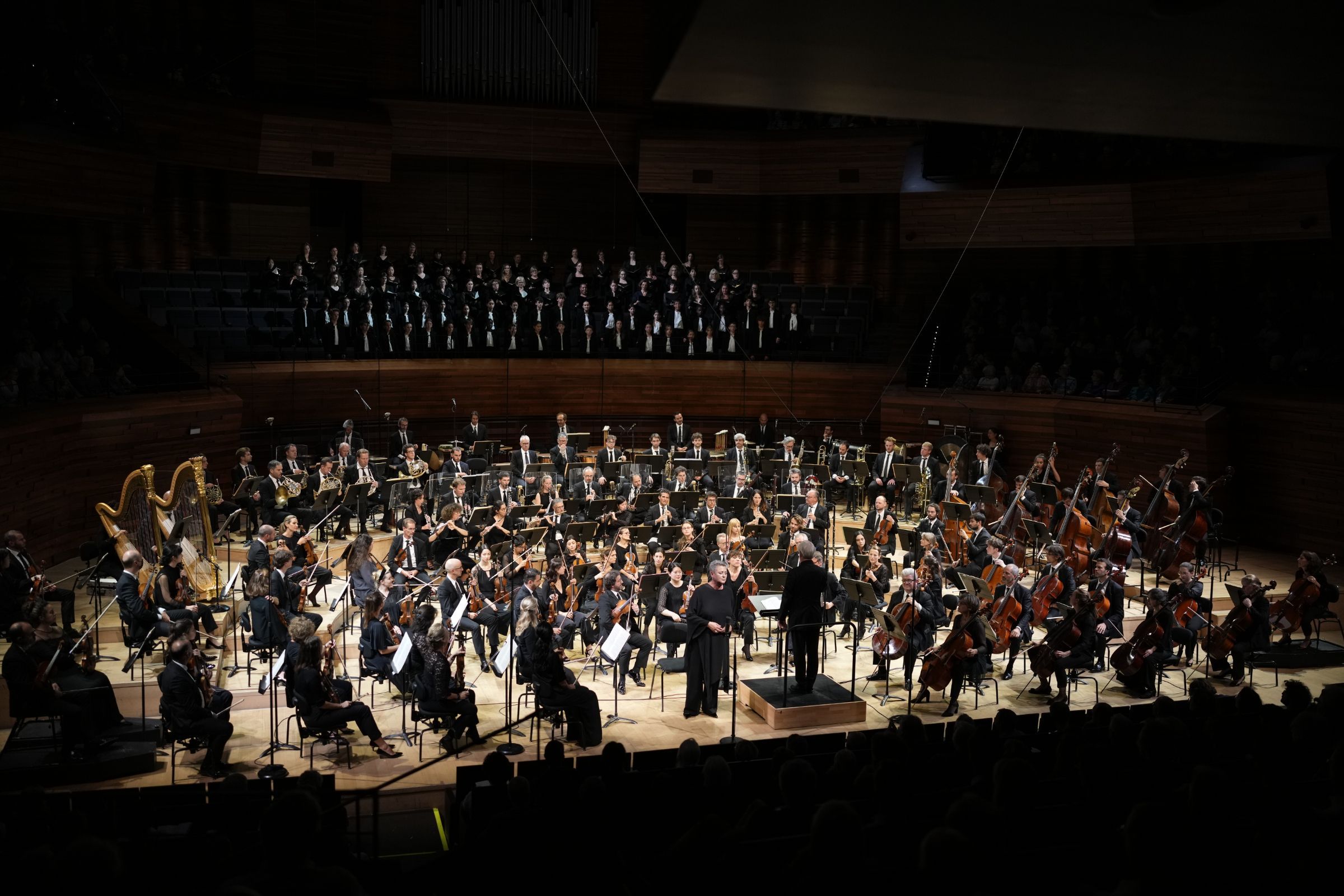 Jukka-Pekka Saraste dirige la <i>Troisième Symphonie</i> de Mahler à Radio France © Christophe Abramowitz / Radio France
