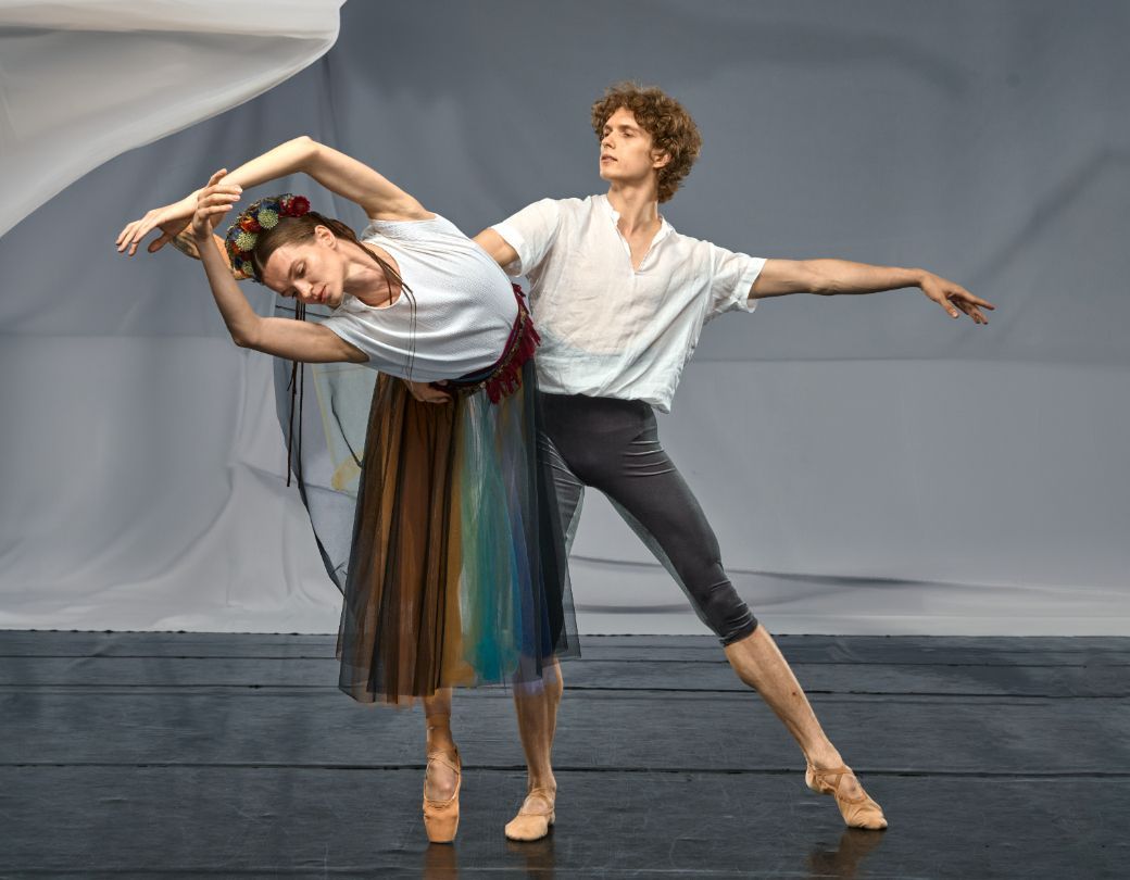 Natalia Matsak and Sergii Kryvokon in Alexei Ratmansky's <i>Wartime Elegy</i> © Kateryna Yeletskykh