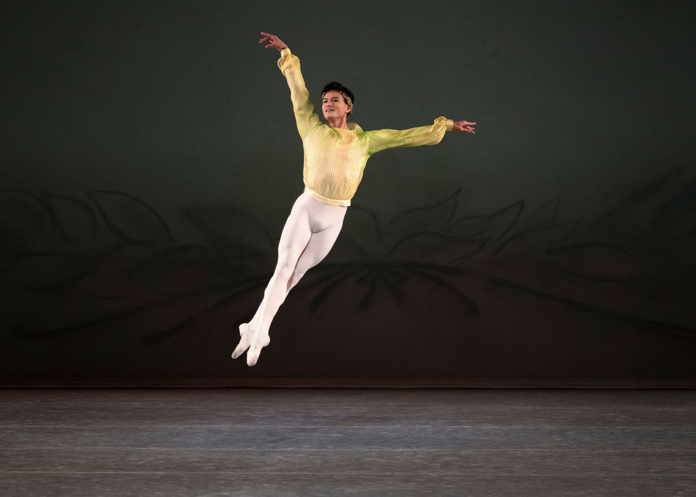 Chun Wai Chan in Jerome Robbins' <i>The Four Seasons</i> © Erin Baiano