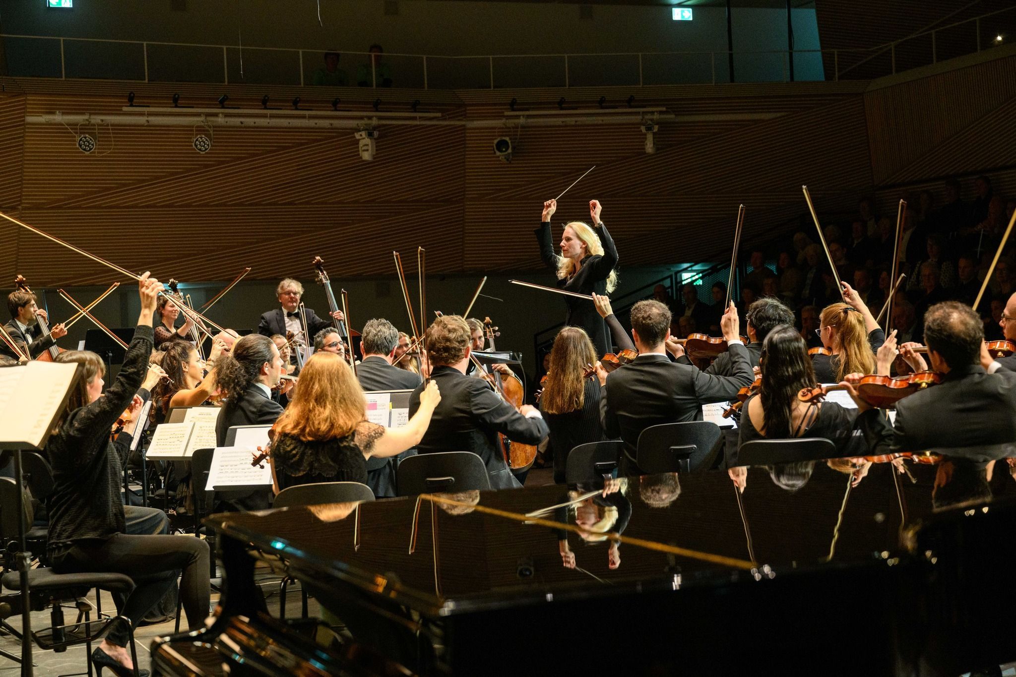 Lena-Lisa Wüstendörfer and the Swiss Orchestra &copy; Valentin Luthiger