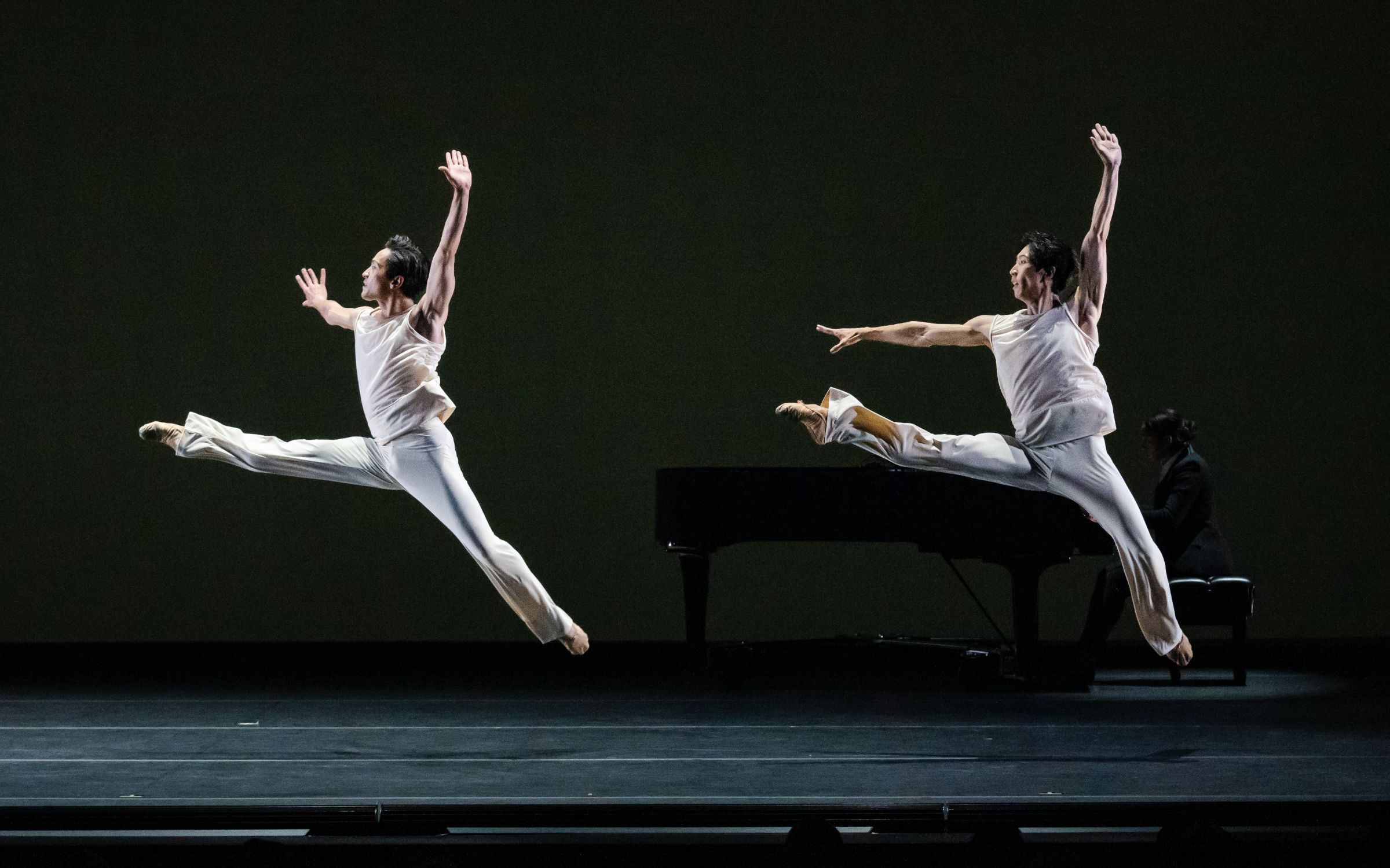 Jeffrey Cirio and Yue Shi from Boston Ballet in Sabrina Matthews' <i>Ein von Viel</i> &copy; Steven Pisano