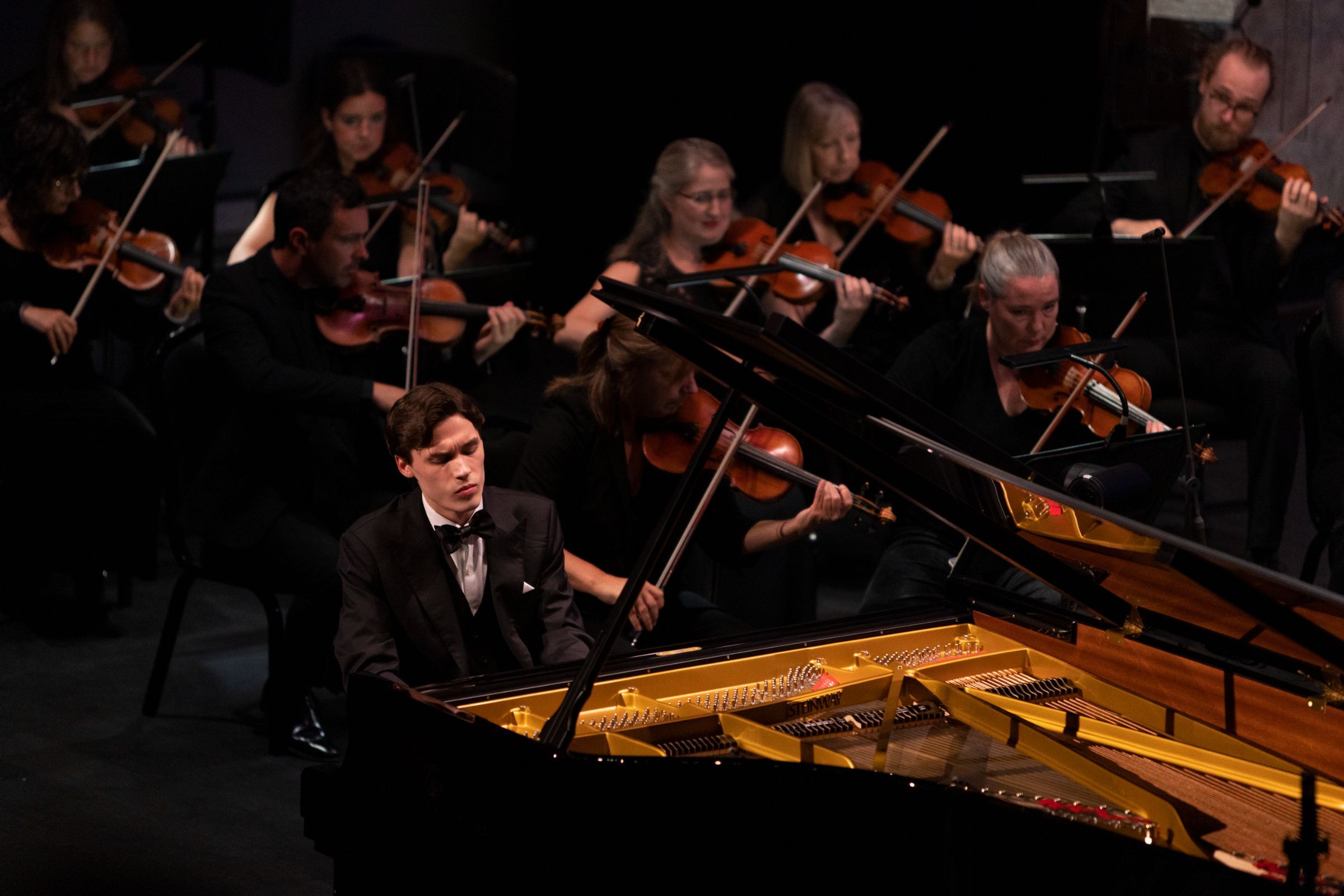 Jaeden Izik-Dzurko and the RLPO at the Leeds International Piano Competition final &copy; Frances Marshall
