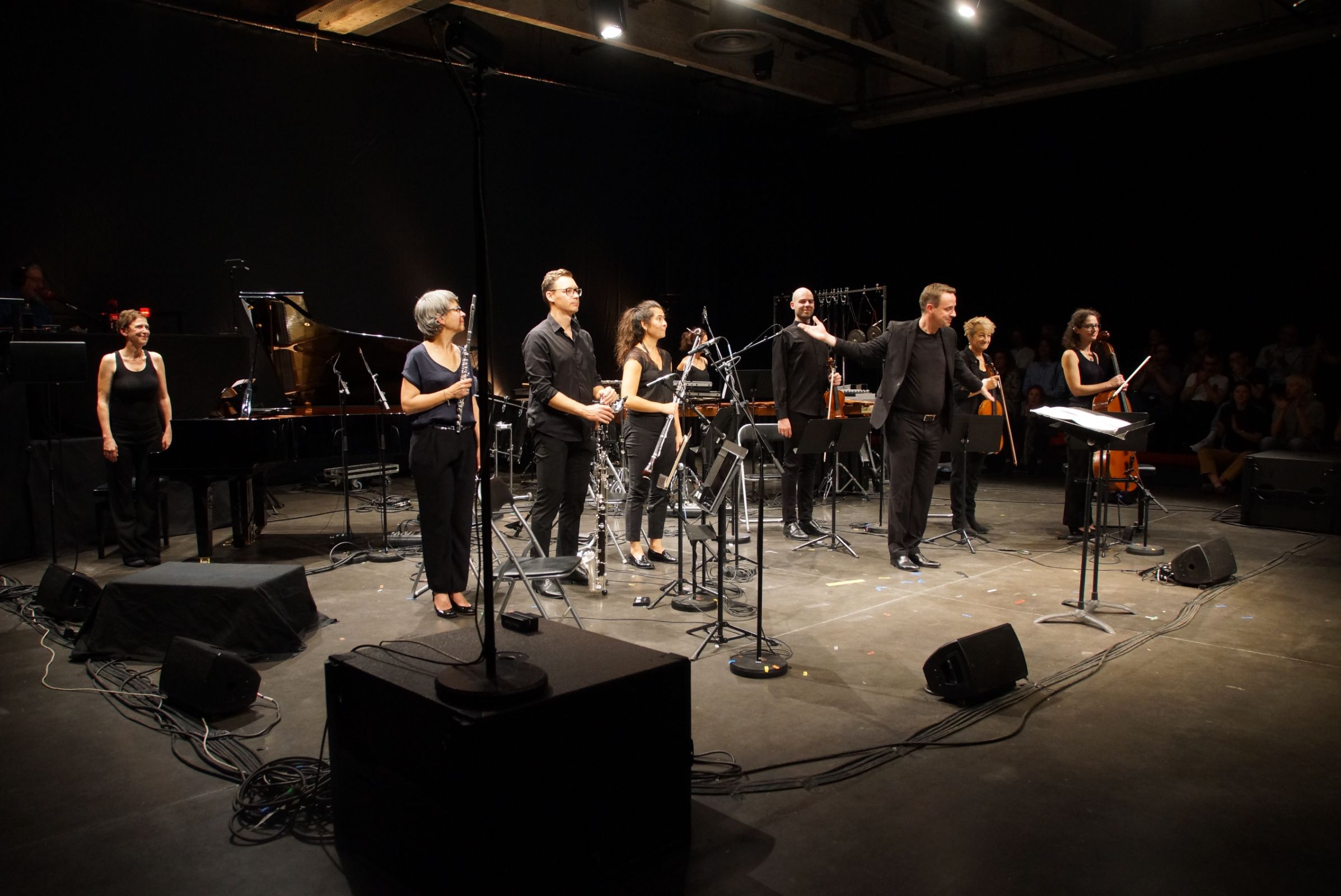 Jean Deroyer et les musiciens du Festival Ensemble(s), à l'issue du concert d'ouverture &copy; 2e2m / Maëva Acolatsé