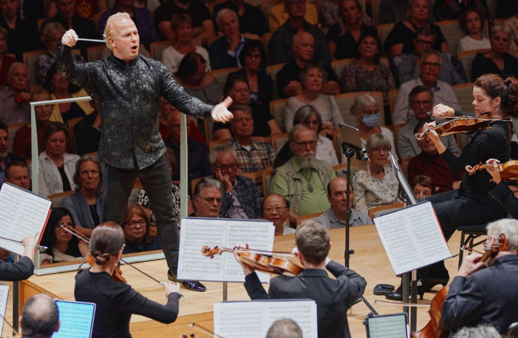 Yannick Nézet-Séguin conducts the Orchestre Métropolitain © François Goupil | Orchestre Métropolitain