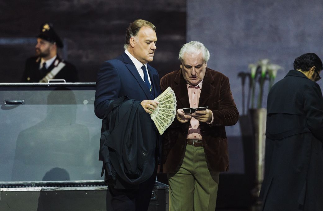 Sir Bryn Terfel (Baron Scarpia) und Martin Snell (Mesner) &copy; Geoffroy Schied