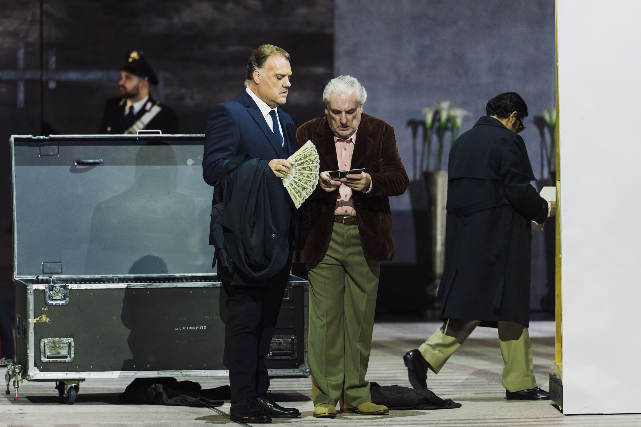 Sir Bryn Terfel (Baron Scarpia) und Martin Snell (Mesner) &copy; Geoffroy Schied
