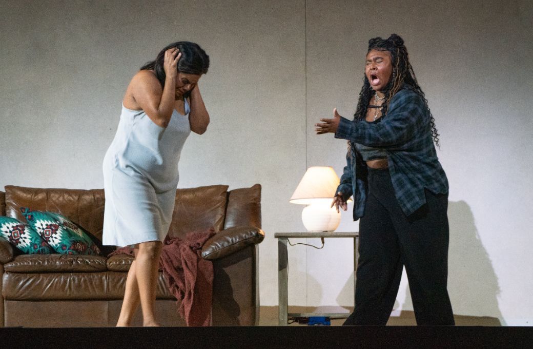 Nicole Heaston (Claire) and Lindsey Reynolds (Ashley) © Steven Pisano