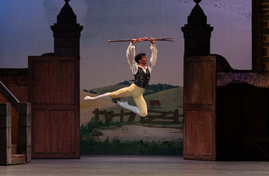 Enrique Bejarano Vidal as Colas in <i>La Fille mal gardée</i> &copy; Riku Ito