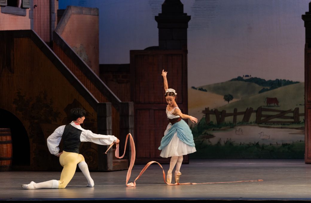 Beatrice Parma as Lise and Enrique Bejarano Vidal as Colas in <i>La Fille mal gard&eacute;e</i> &copy; Riku Ito