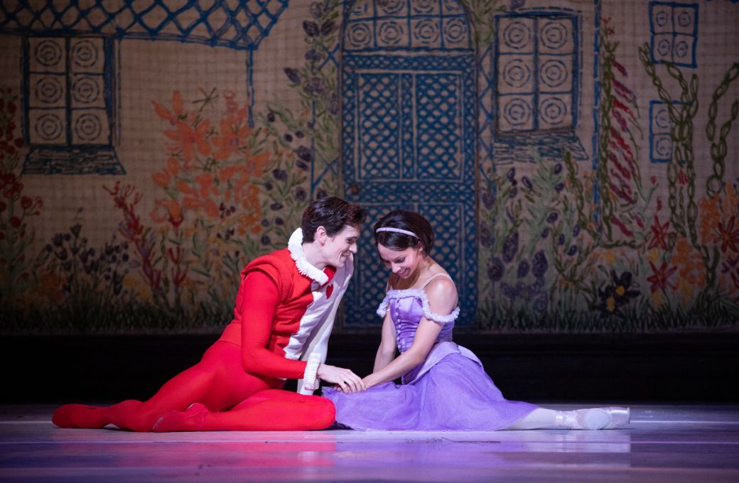 William Bracewell as the Knave and Francesca Hayward as Alice in <i>Alice's Adventures in Wonderland</i> © Alice Pennefather
