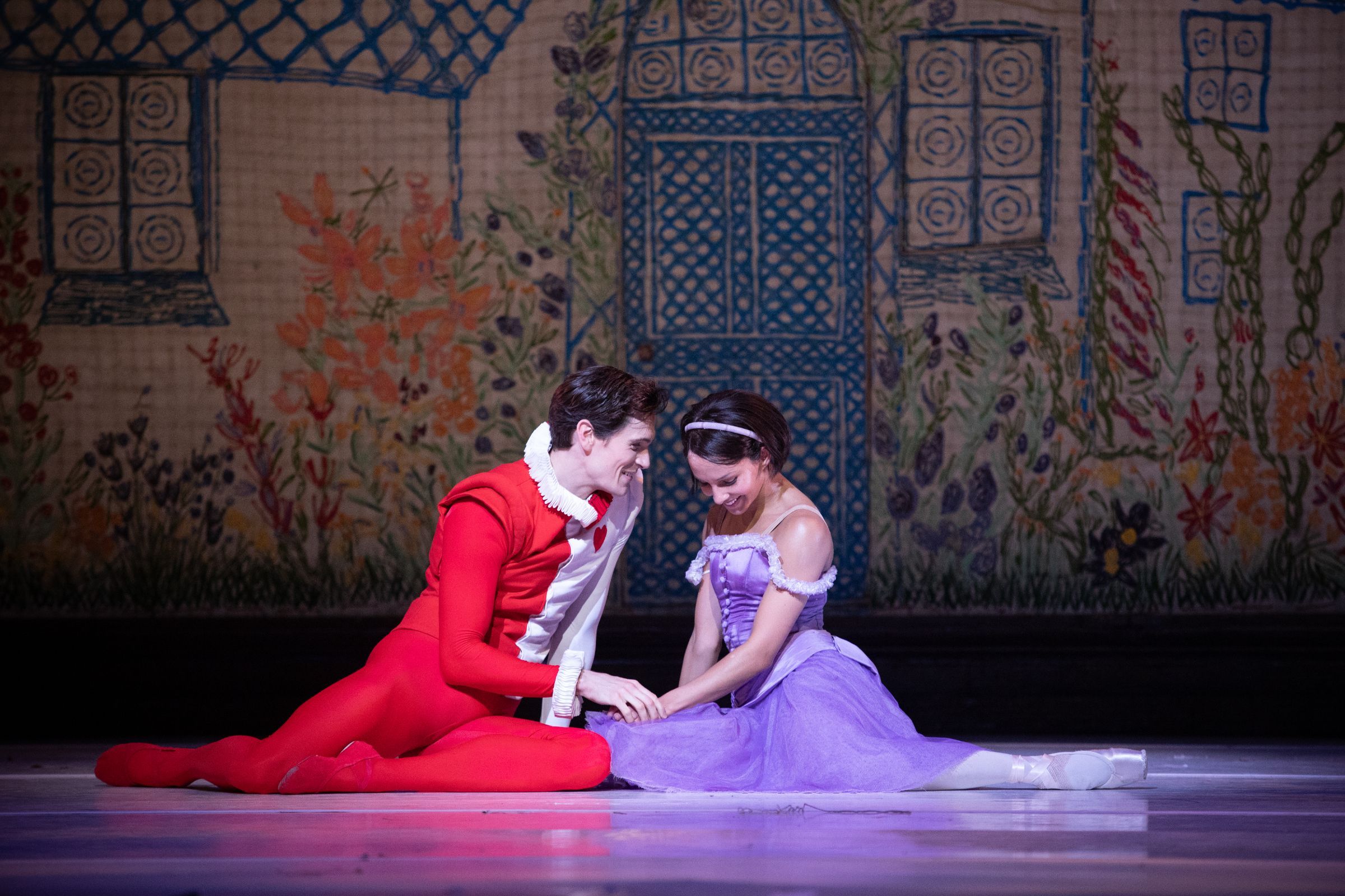 William Bracewell as the Knave and Francesca Hayward as Alice in <i>Alice's Adventures in Wonderland</i> © Alice Pennefather