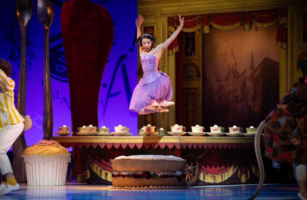 Francesca Hayward as Alice in Wheeldon's <i>Alice's Adventures in Wonderland</i> © Alice Pennefather
