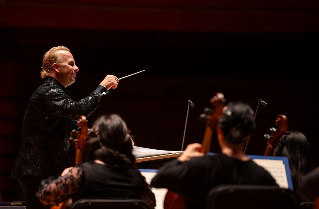 Yannick Nézet-Séguin conducts the Philadelphia Orchestra &copy; Allie Ippolito