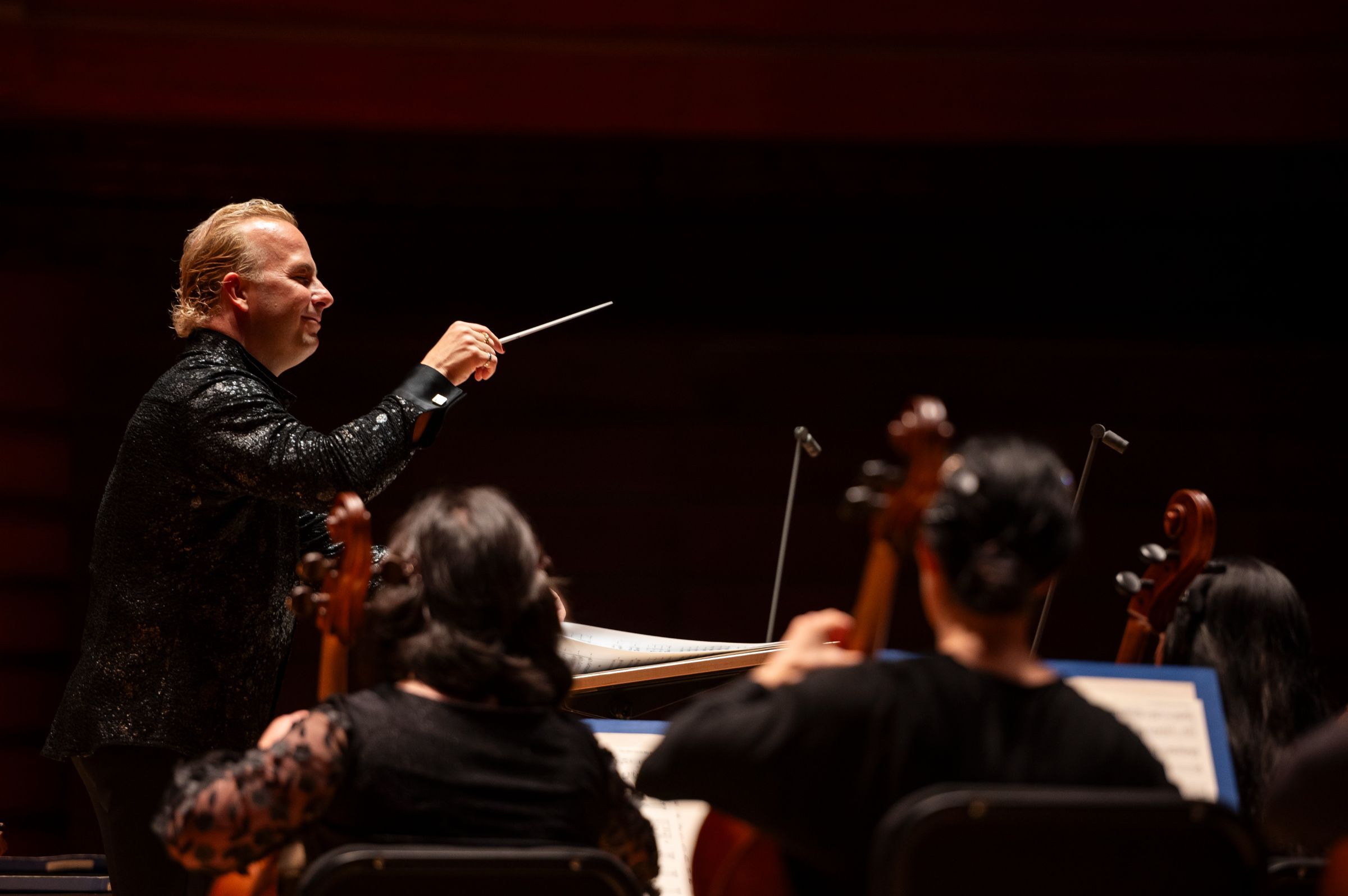 Yannick Nézet-Séguin conducts the Philadelphia Orchestra &copy; Allie Ippolito