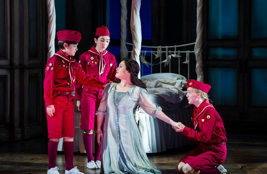 Hector Wainman, Isabelle Baglio and Isla Jones with Claire Lees (Pamina) &copy; Tristram Kenton