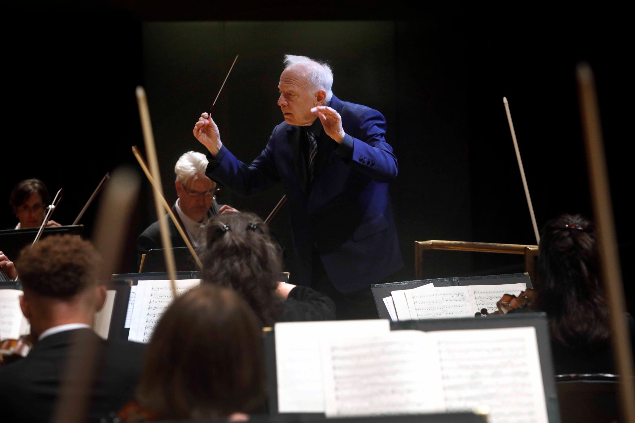 Leonard Slatkin conducts the National Symphony Orchestra © Mark Stedman Photography