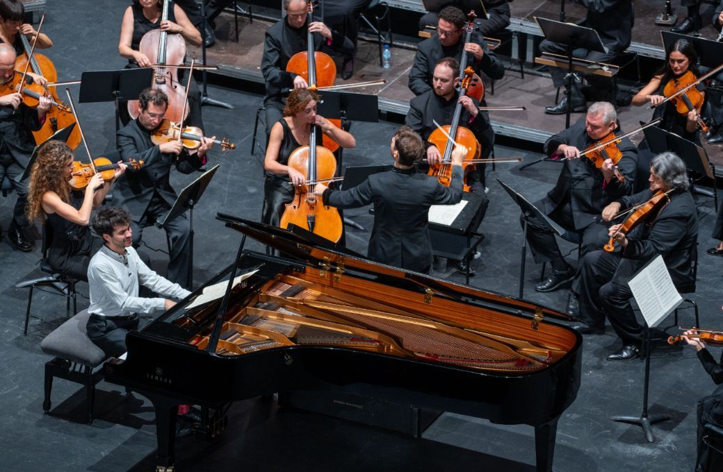 Juan Floristán y Andrés Salado con la OEX en el concierto que ofrecieron en Badajoz © Orquesta de Extremadura
